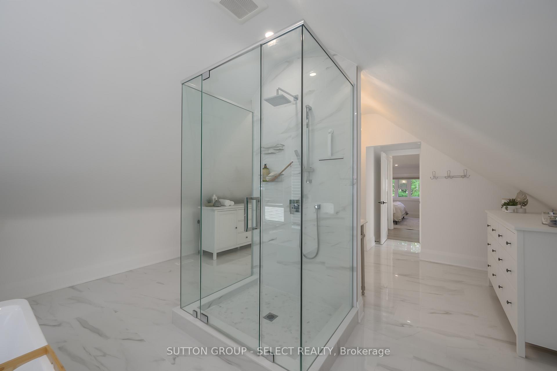 Photo 39 of 165 Devonshire Avenue, London, South G — HOMEH