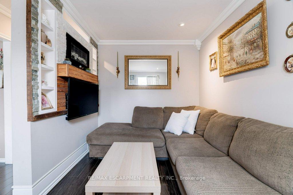 Photo 7 of 89 Albany Avenue, Hamilton, Homeside — HOMEH
