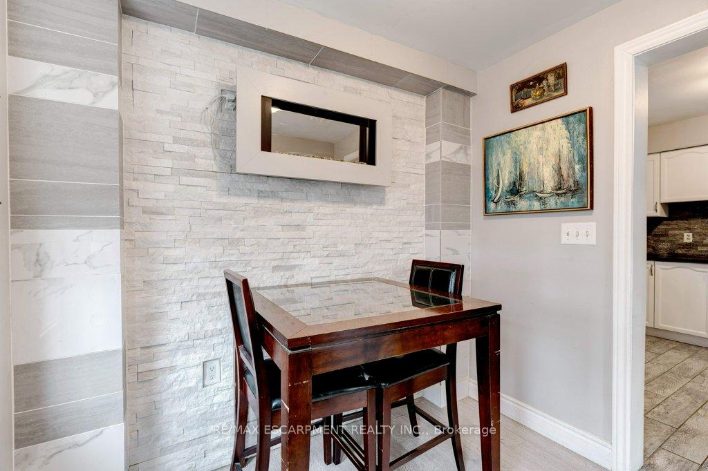 Photo 6 of 89 Albany Avenue, Hamilton, Homeside — HOMEH