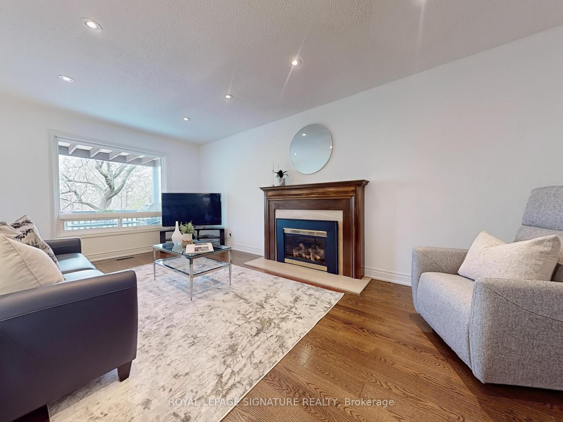 Photo 19 of 18 Prince Edward Boulevard, Markham, Thornlea — HOMEH