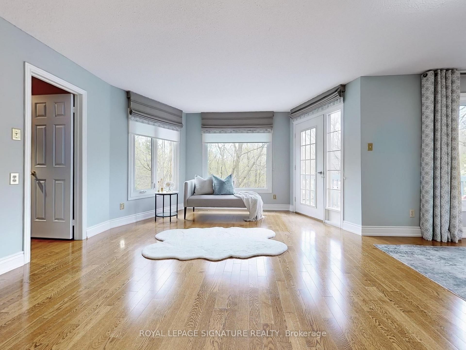 Photo 5 of 18 Prince Edward Boulevard, Markham, Thornlea — HOMEH