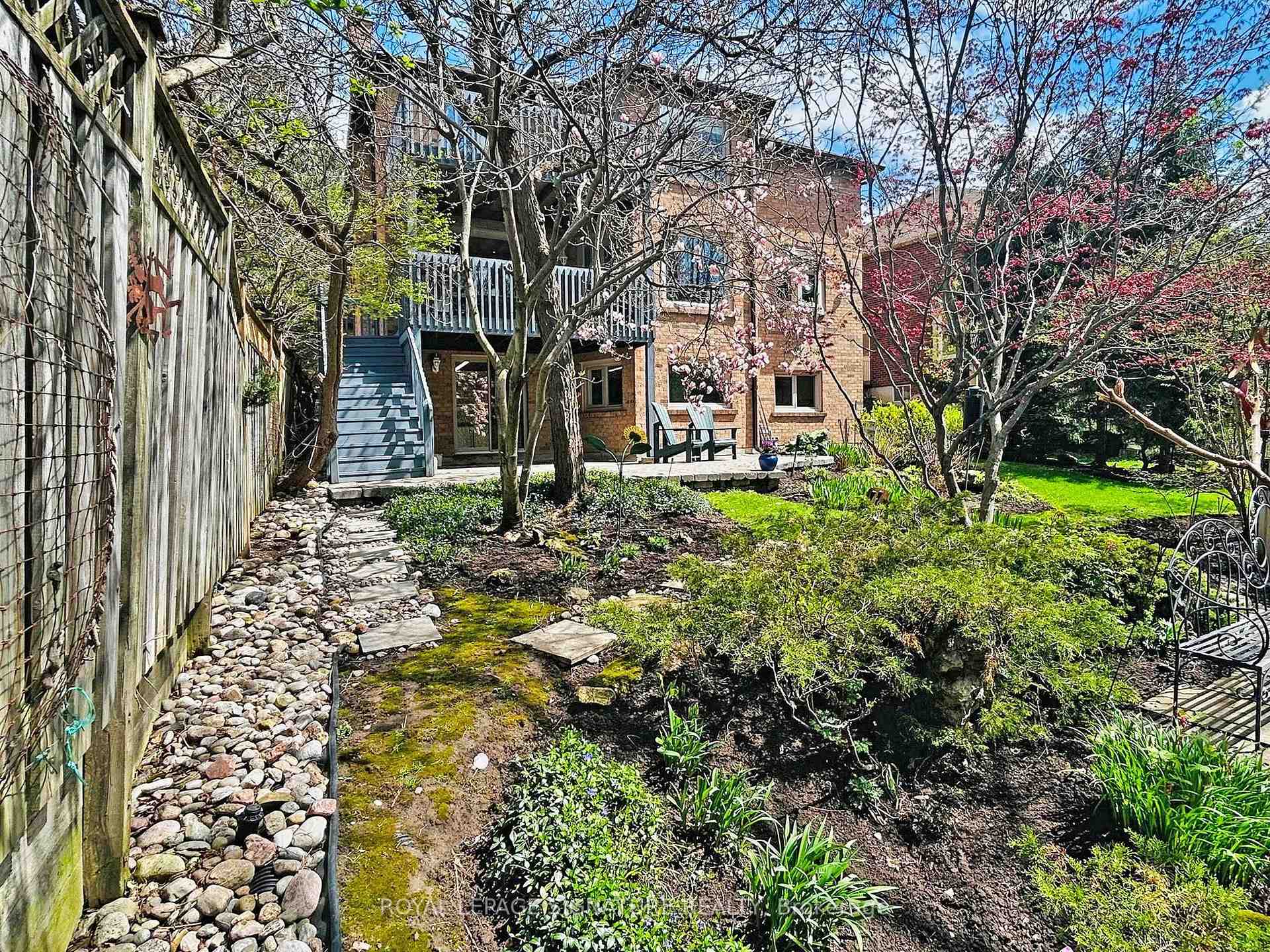 Photo 44 of 18 Prince Edward Boulevard, Markham, Thornlea — HOMEH