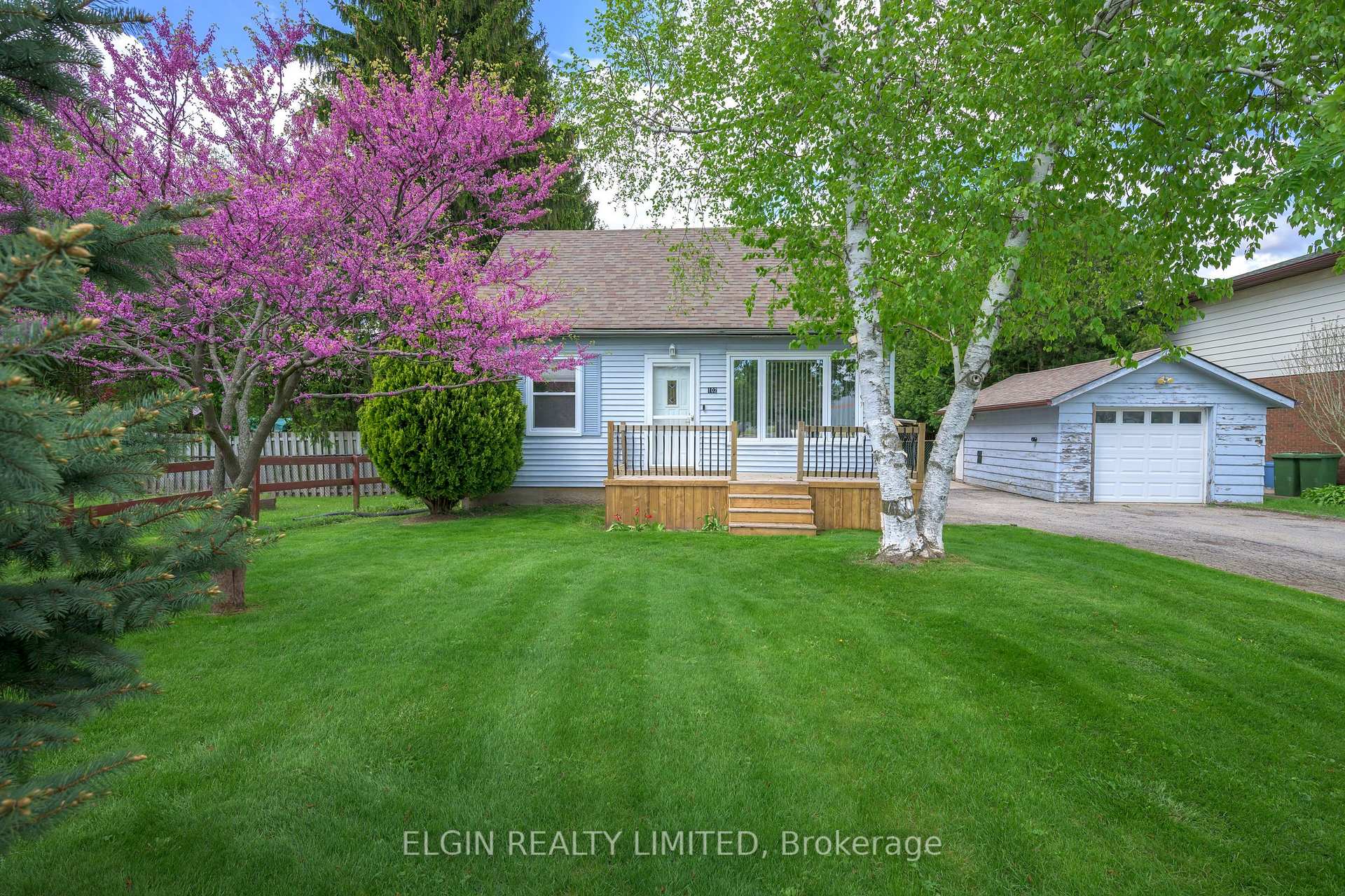 Photo 2 of 102 Edward Street, St. Thomas — HOMEH