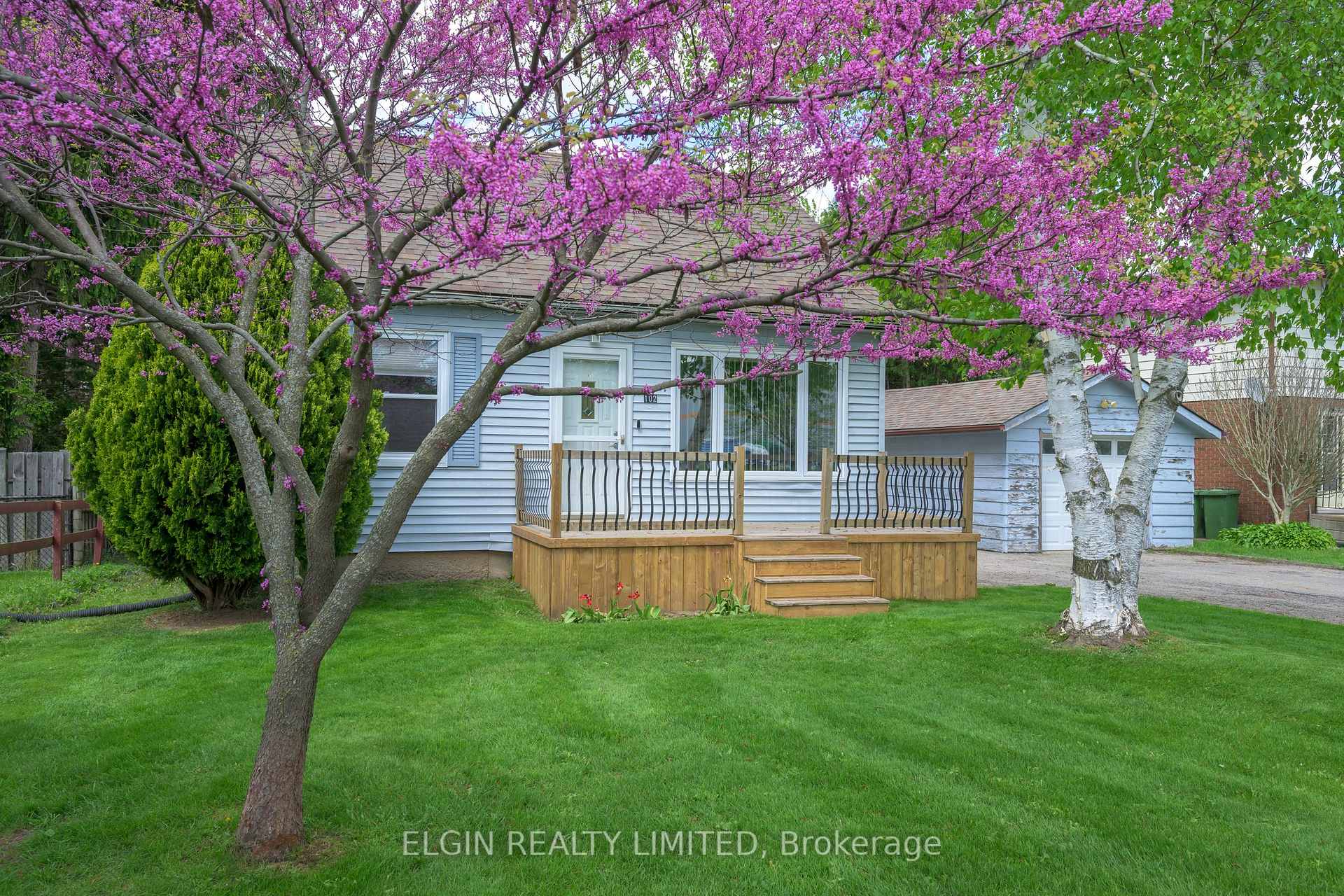Photo 6 of 102 Edward Street, St. Thomas — HOMEH