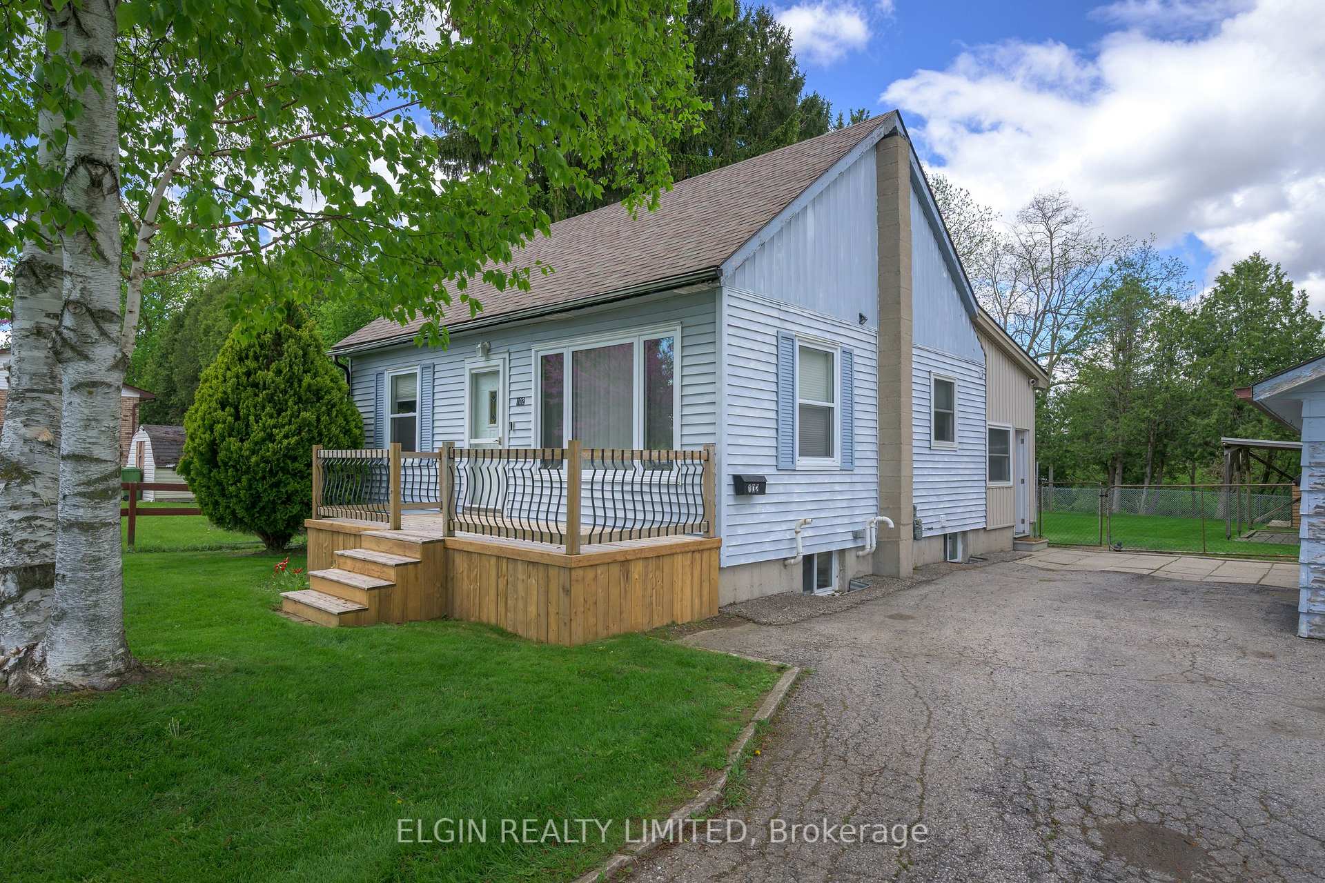 Photo 3 of 102 Edward Street, St. Thomas — HOMEH