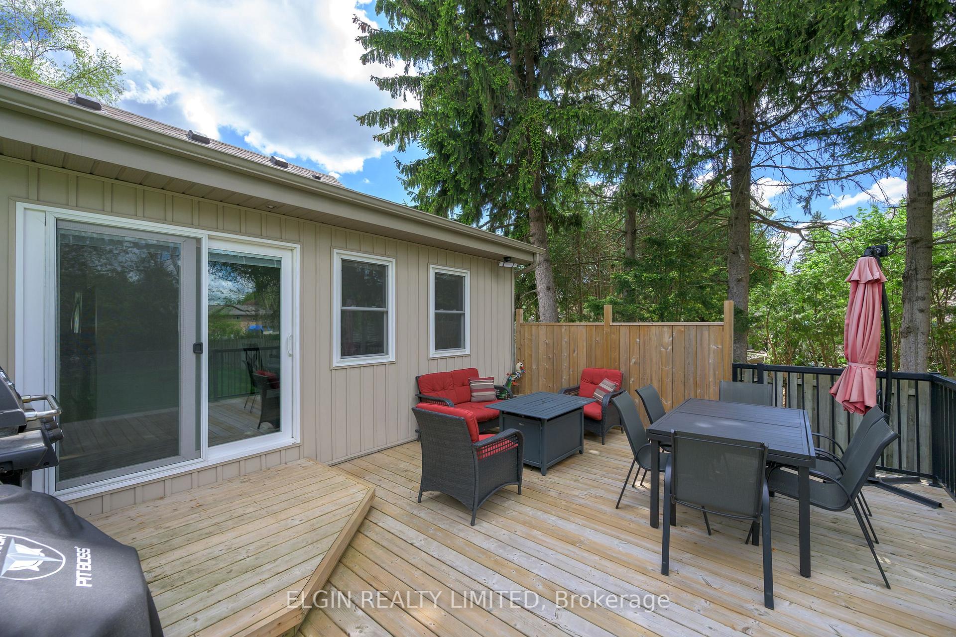 Photo 11 of 102 Edward Street, St. Thomas — HOMEH
