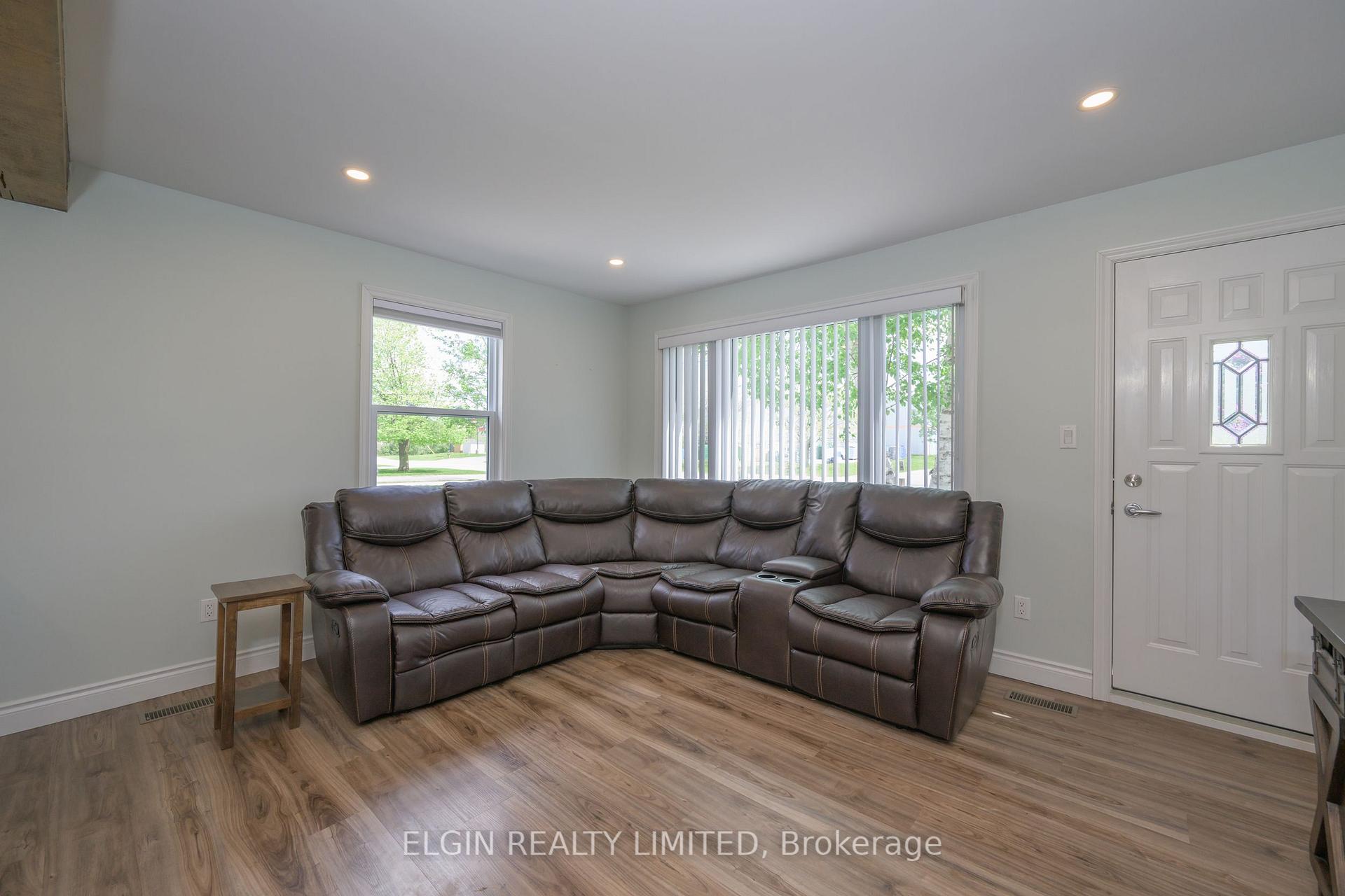 Photo 8 of 102 Edward Street, St. Thomas — HOMEH