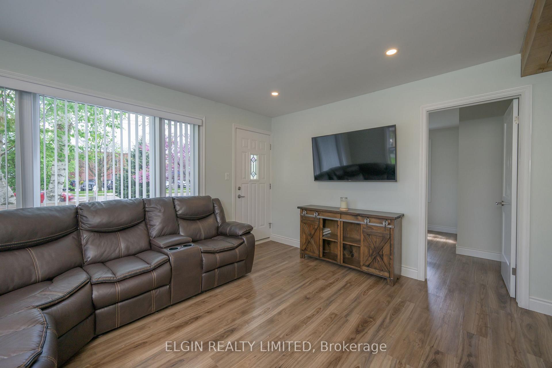 Photo 7 of 102 Edward Street, St. Thomas — HOMEH