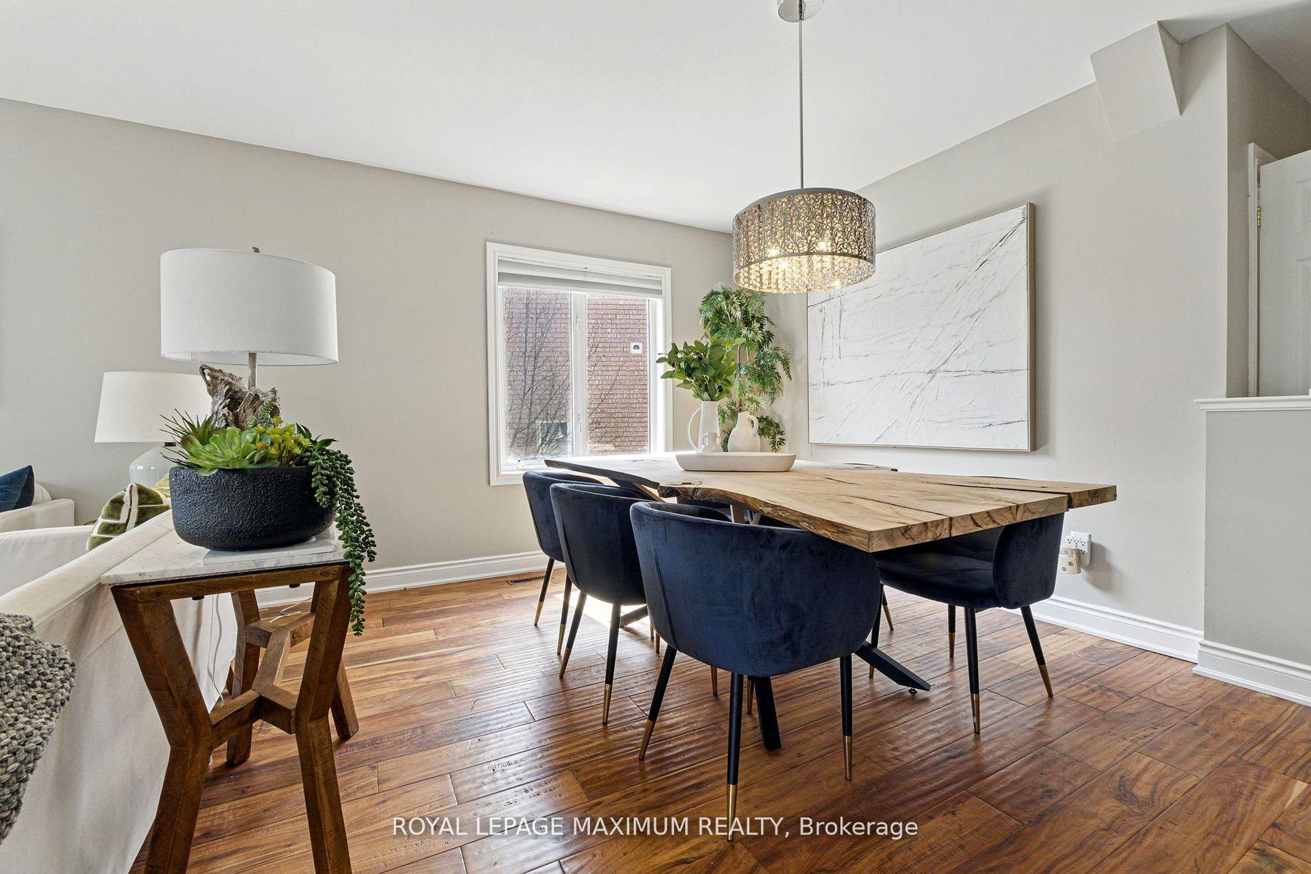 Photo 3 of 104 Lookout Point Court, Vaughan, West Woodbridge — HOMEH