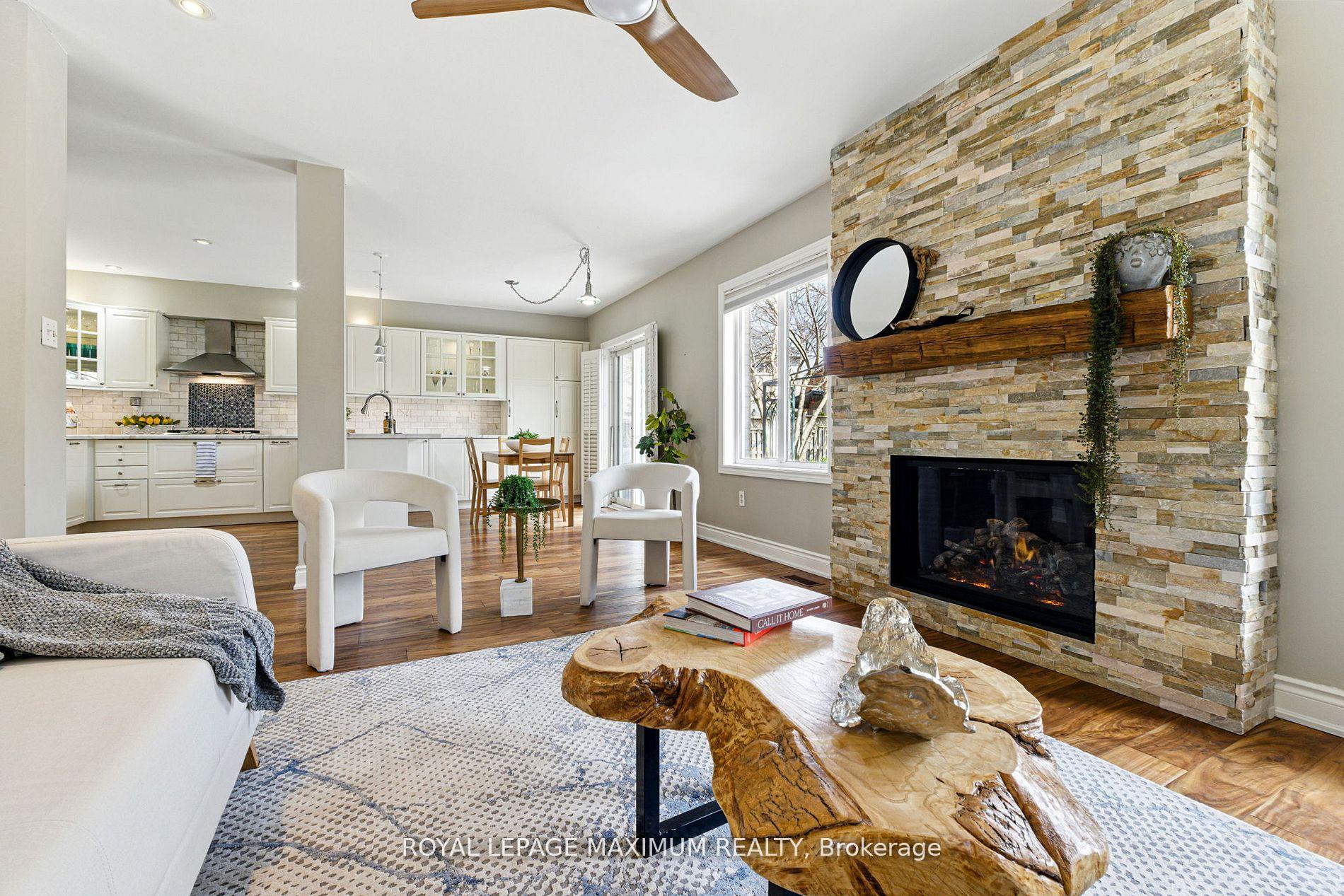 Photo 4 of 104 Lookout Point Court, Vaughan, West Woodbridge — HOMEH