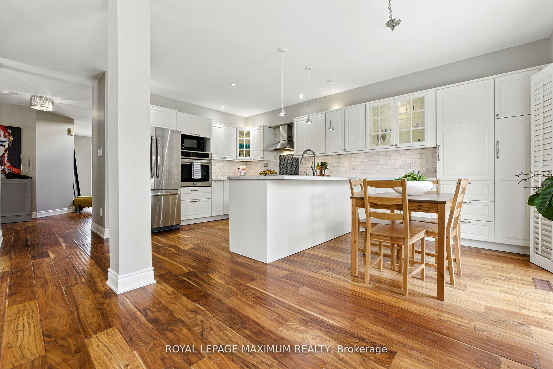 Photo 10 of 104 Lookout Point Court, Vaughan, West Woodbridge — HOMEH