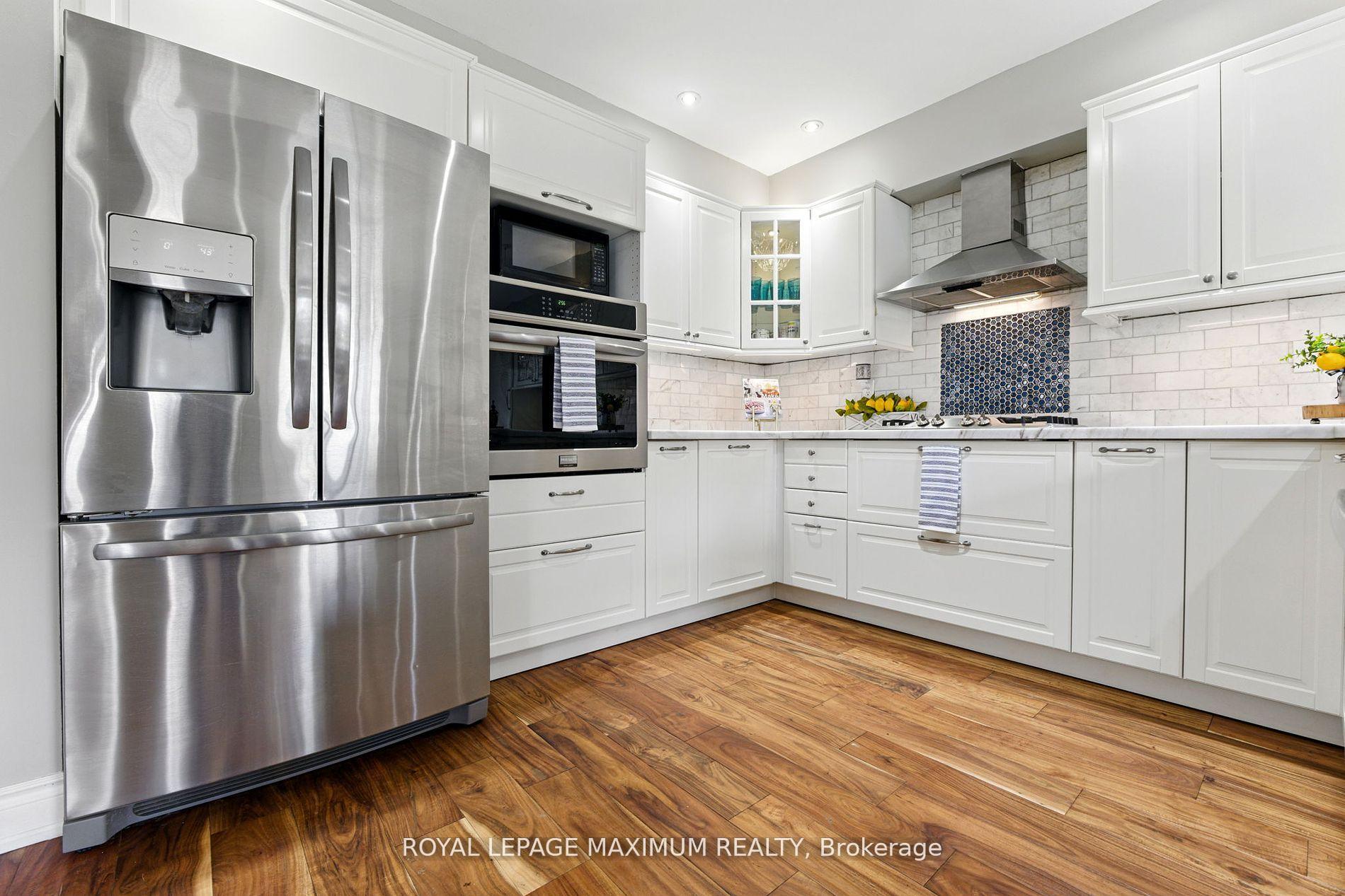 Photo 6 of 104 Lookout Point Court, Vaughan, West Woodbridge — HOMEH