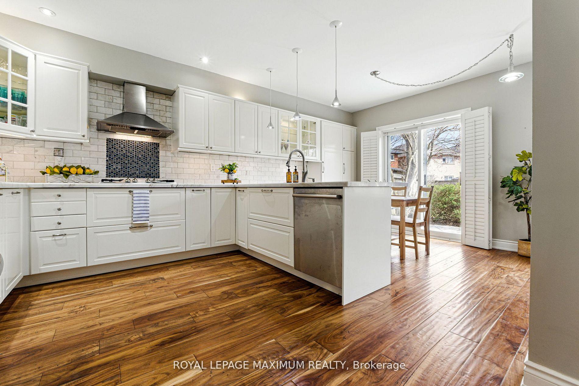 Photo 11 of 104 Lookout Point Court, Vaughan, West Woodbridge — HOMEH