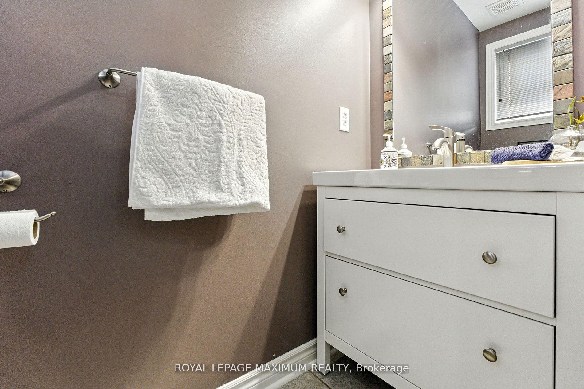 Photo 16 of 104 Lookout Point Court, Vaughan, West Woodbridge — HOMEH