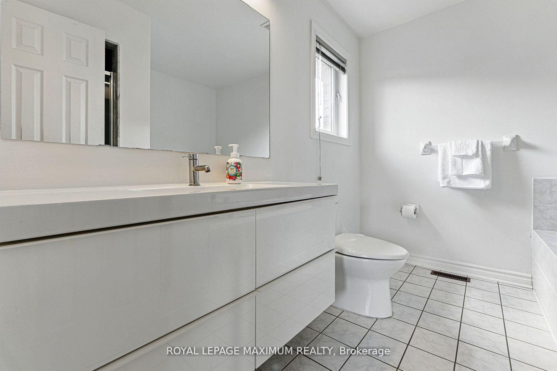 Photo 27 of 104 Lookout Point Court, Vaughan, West Woodbridge — HOMEH