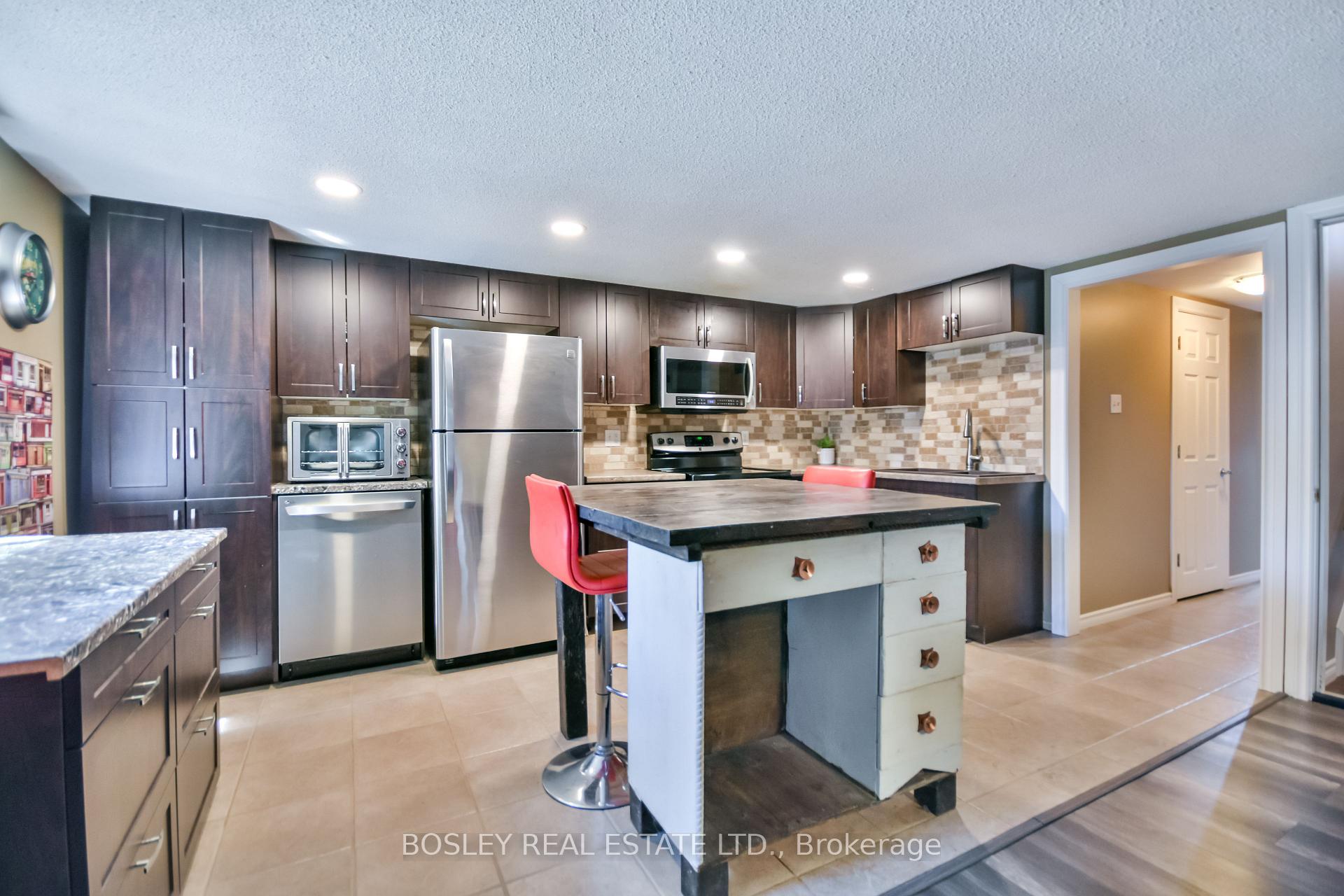 Photo 11 of 291 Otter Crescent, Midland — HOMEH