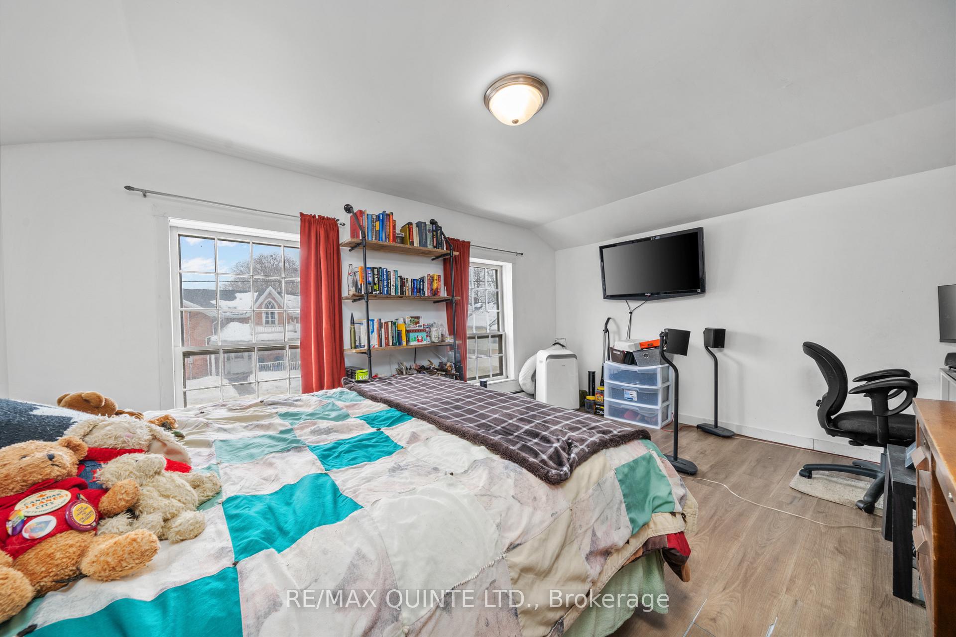 Photo 43 of 48 Young Street, Brighton — HOMEH
