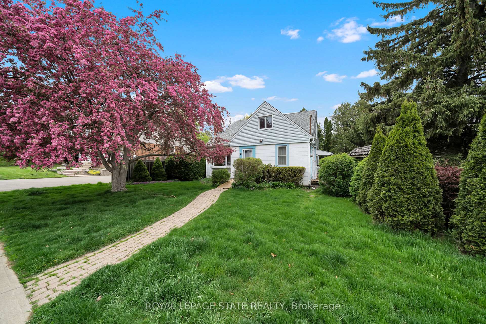 Photo 1 of 37 Mercer Street, Hamilton, Dundas — HOMEH