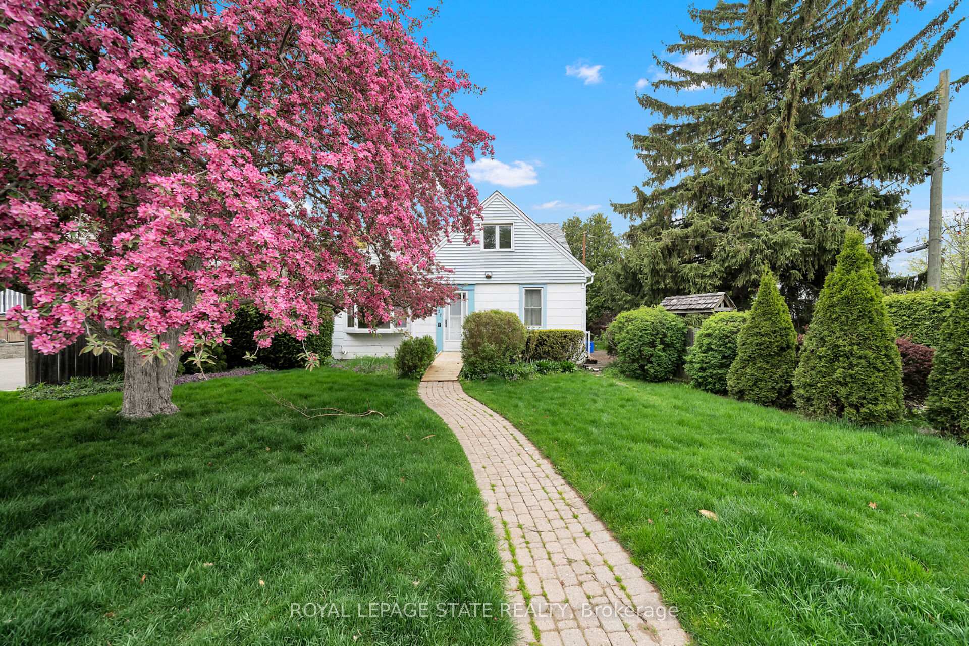 Photo 3 of 37 Mercer Street, Hamilton, Dundas — HOMEH