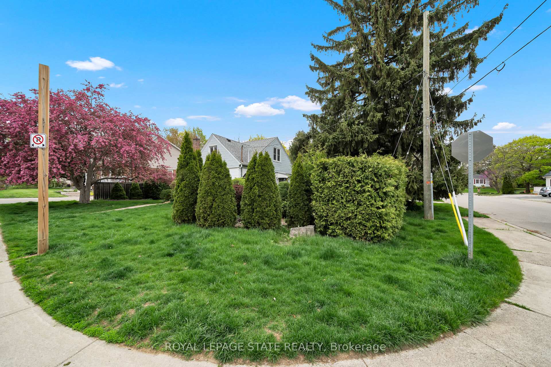 Photo 4 of 37 Mercer Street, Hamilton, Dundas — HOMEH