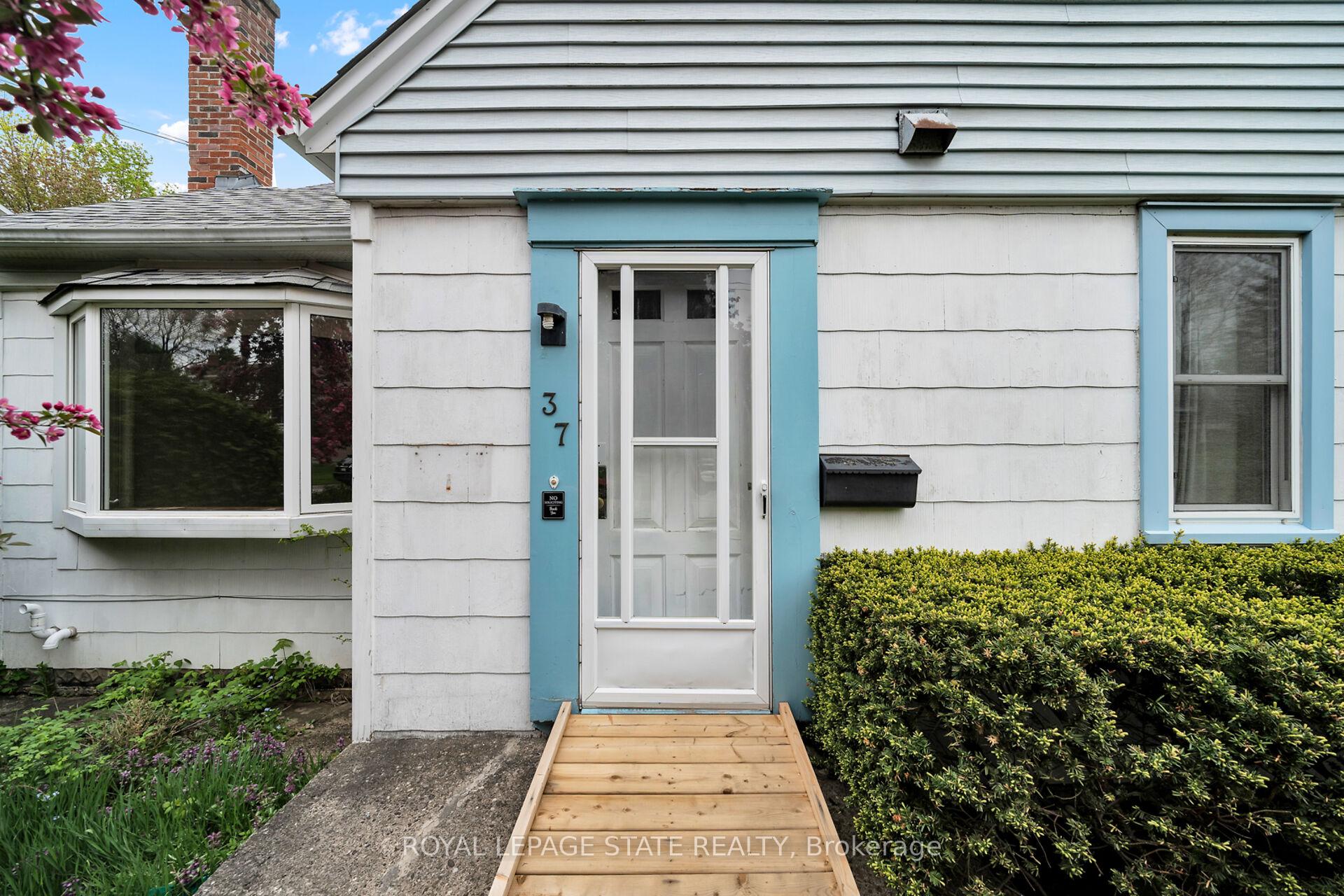 Photo 10 of 37 Mercer Street, Hamilton, Dundas — HOMEH
