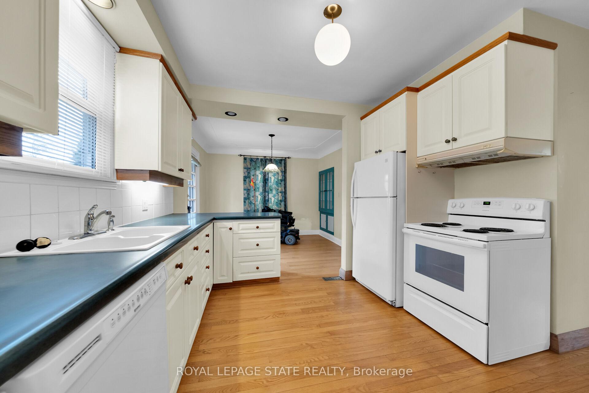 Photo 7 of 37 Mercer Street, Hamilton, Dundas — HOMEH