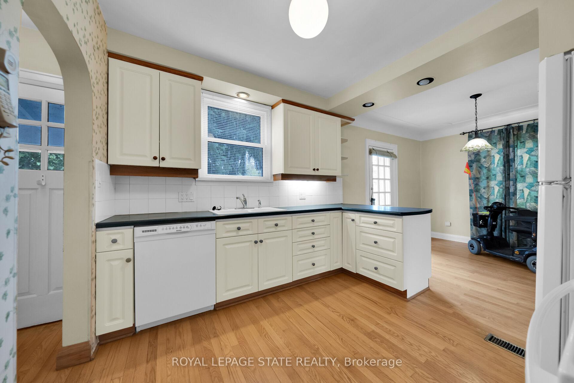 Photo 6 of 37 Mercer Street, Hamilton, Dundas — HOMEH