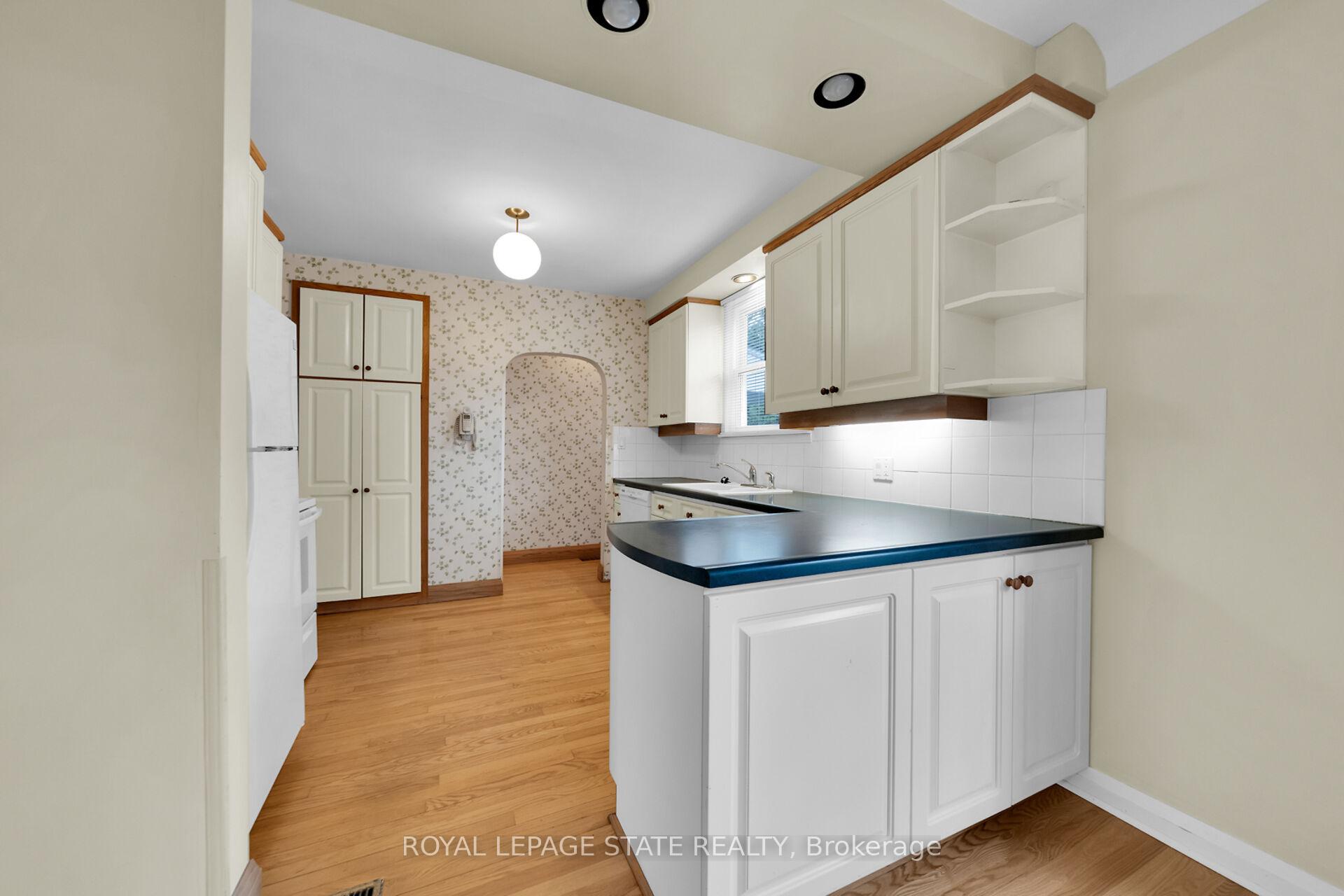 Photo 5 of 37 Mercer Street, Hamilton, Dundas — HOMEH