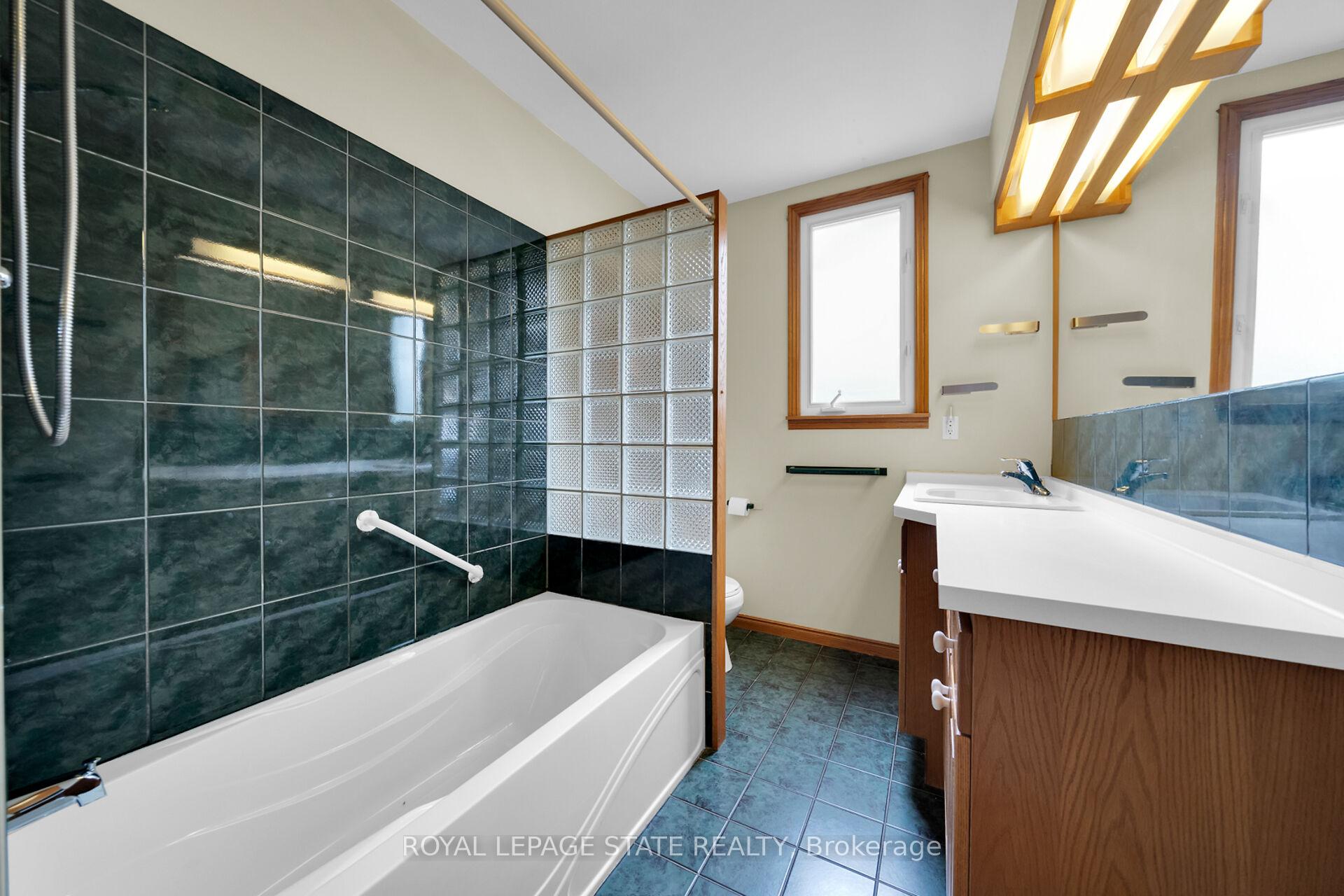 Photo 12 of 37 Mercer Street, Hamilton, Dundas — HOMEH