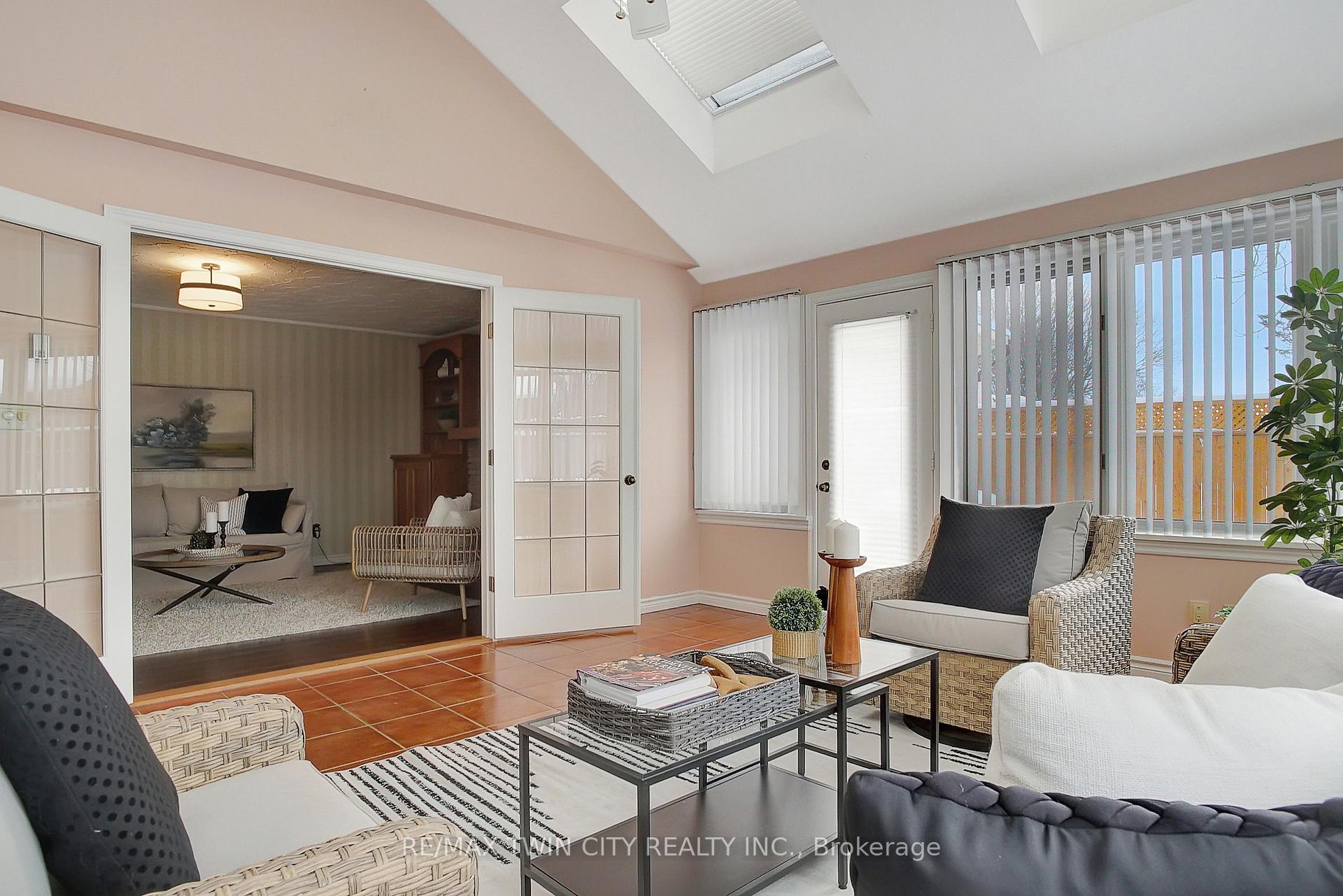 Photo 17 of 28 Upper Canada Place, Kitchener — HOMEH