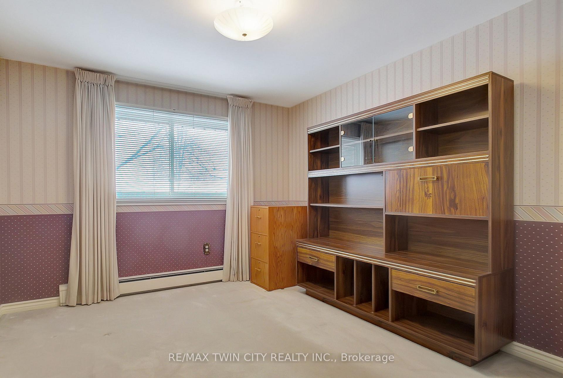 Photo 36 of 28 Upper Canada Place, Kitchener — HOMEH