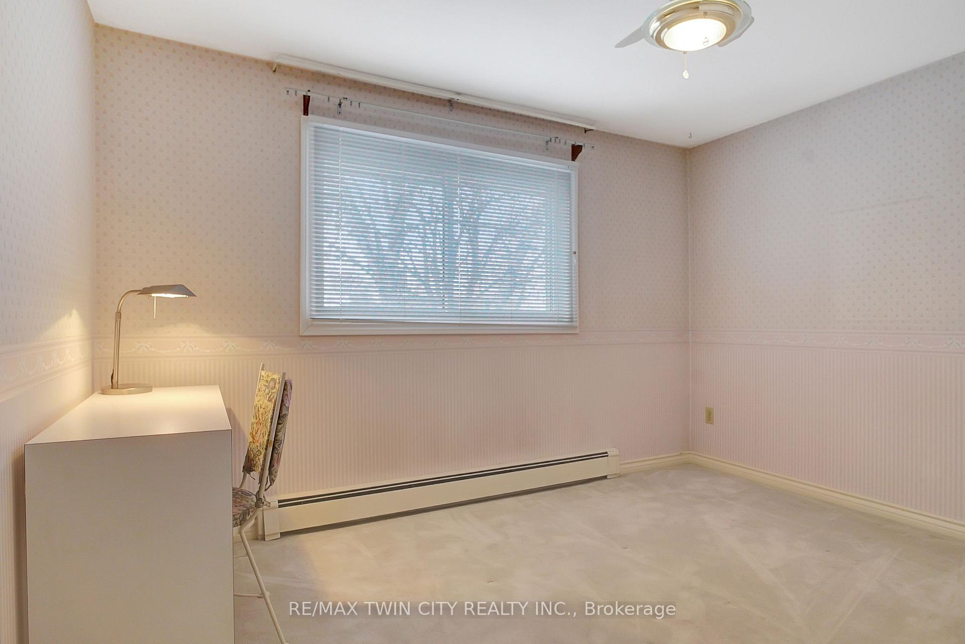 Photo 29 of 28 Upper Canada Place, Kitchener — HOMEH