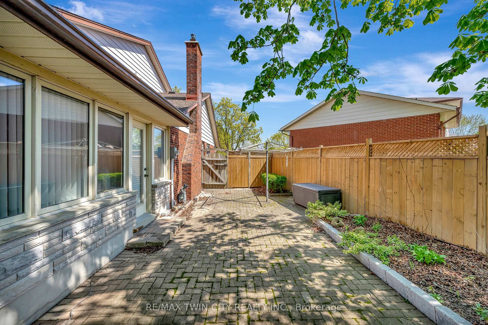 Photo 46 of 28 Upper Canada Place, Kitchener — HOMEH