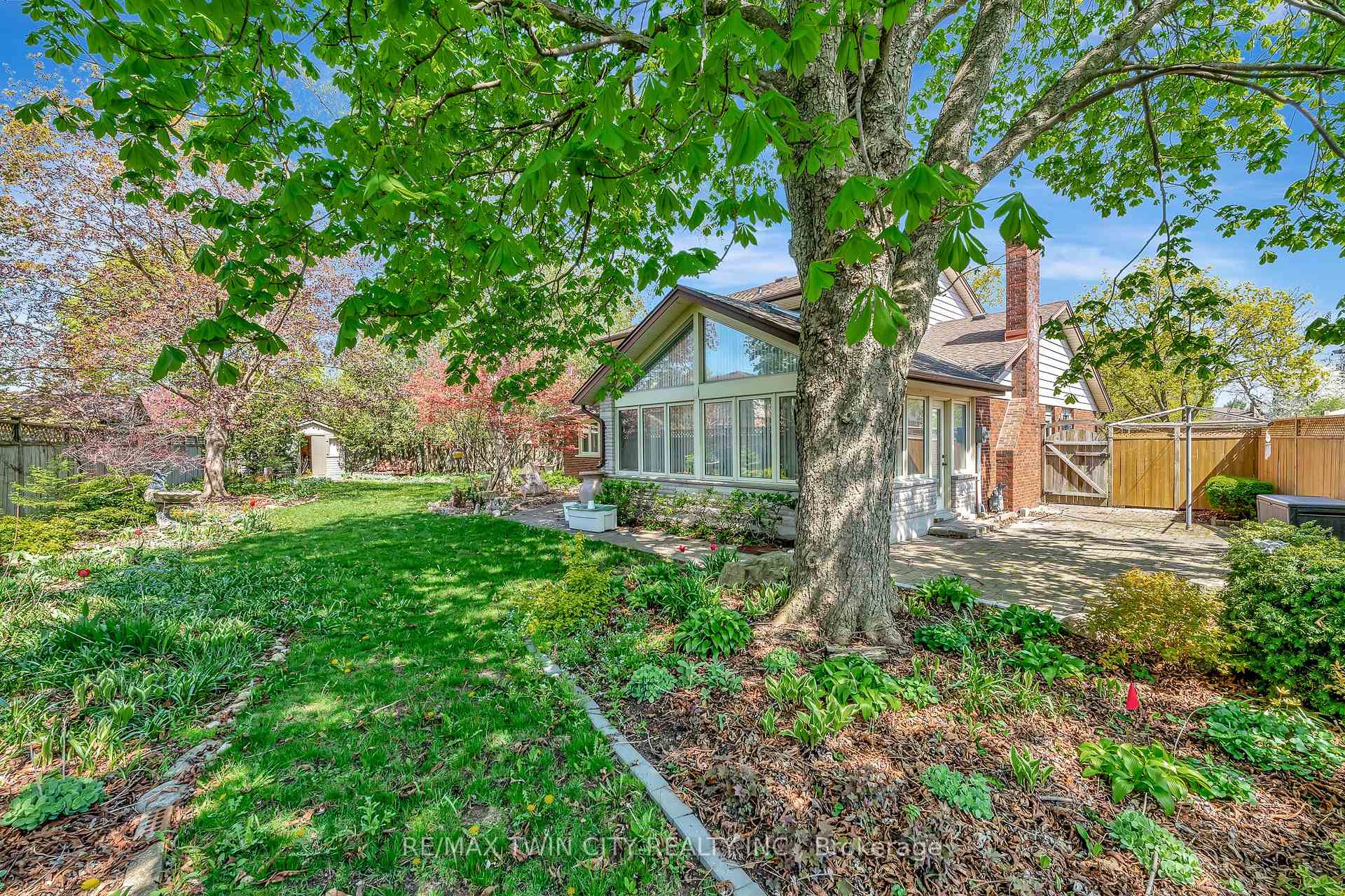 Photo 48 of 28 Upper Canada Place, Kitchener — HOMEH