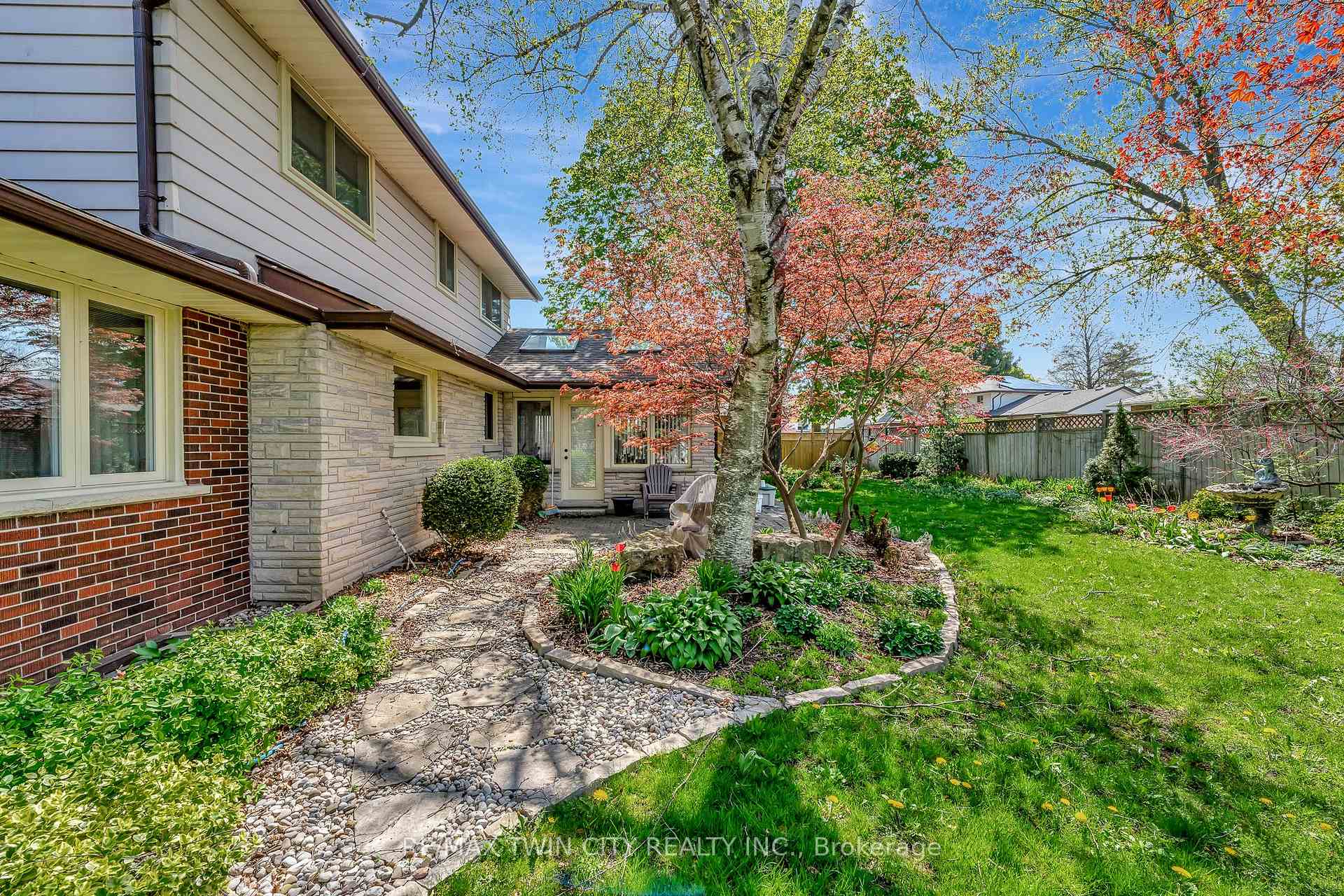 Photo 47 of 28 Upper Canada Place, Kitchener — HOMEH