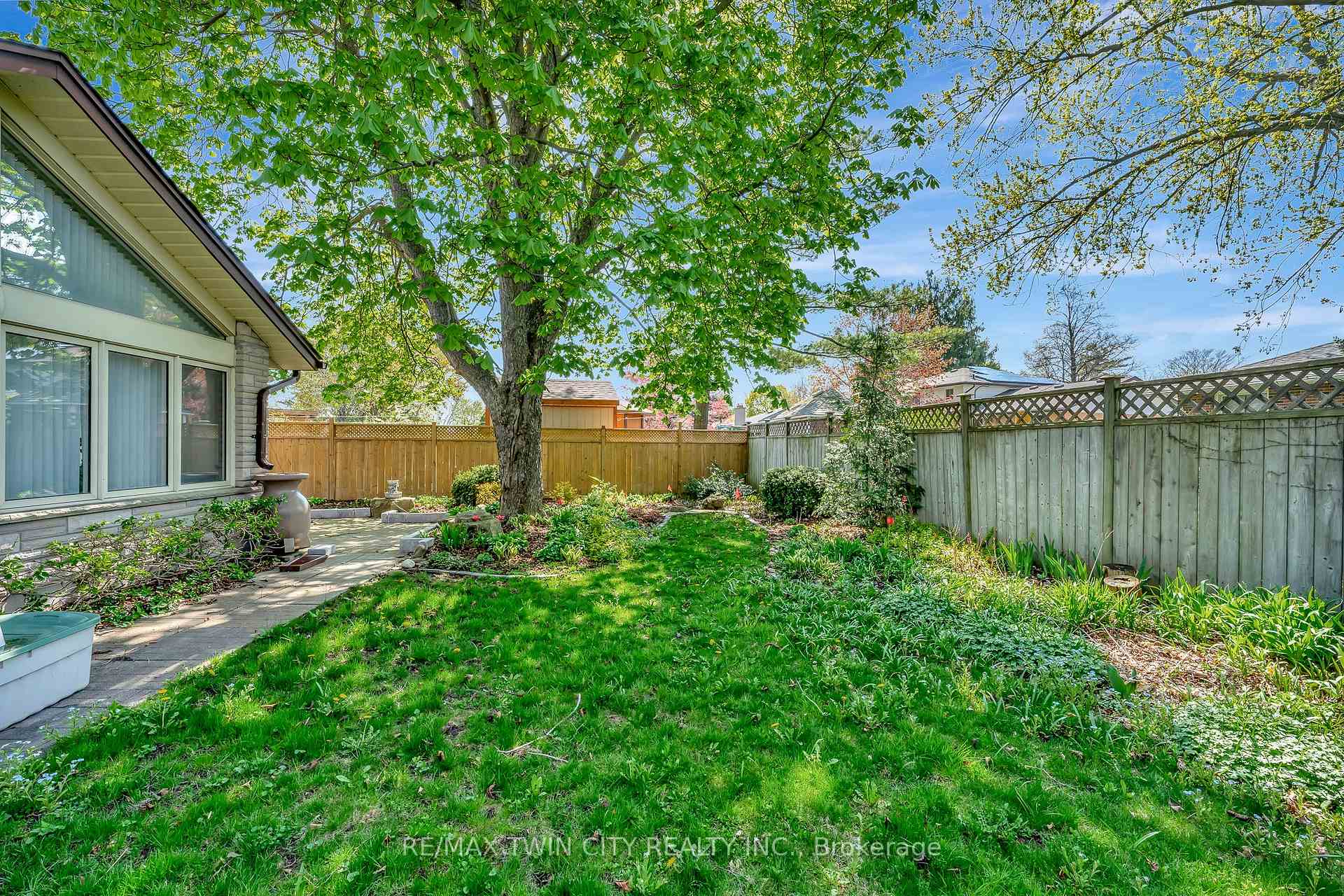 Photo 43 of 28 Upper Canada Place, Kitchener — HOMEH