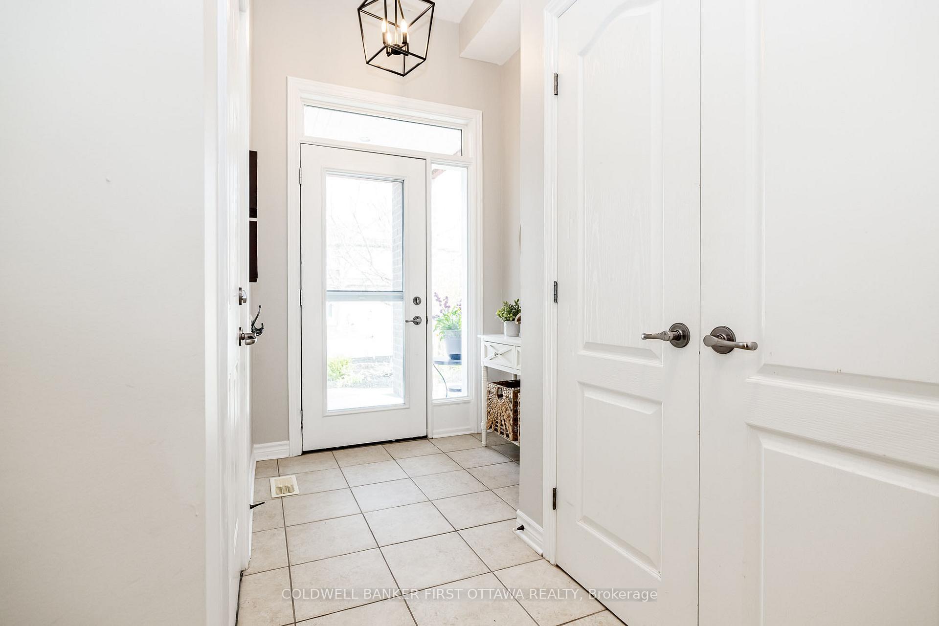 Photo 6 of 109 Mojave Crescent, Ottawa, Stittsville (North) — HOMEH