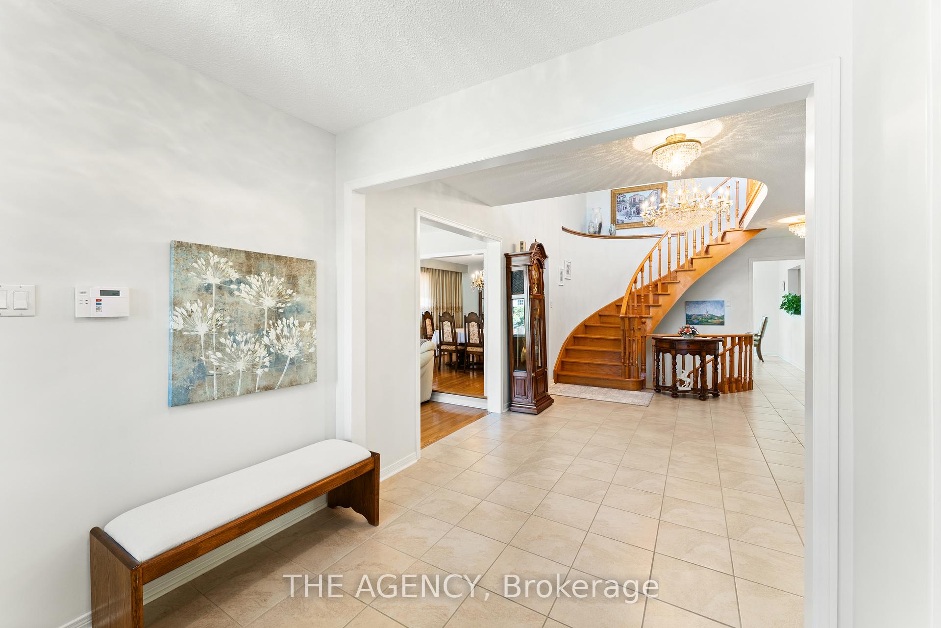 Photo 4 of 46 Jeanne Drive, Vaughan, East Woodbridge — HOMEH