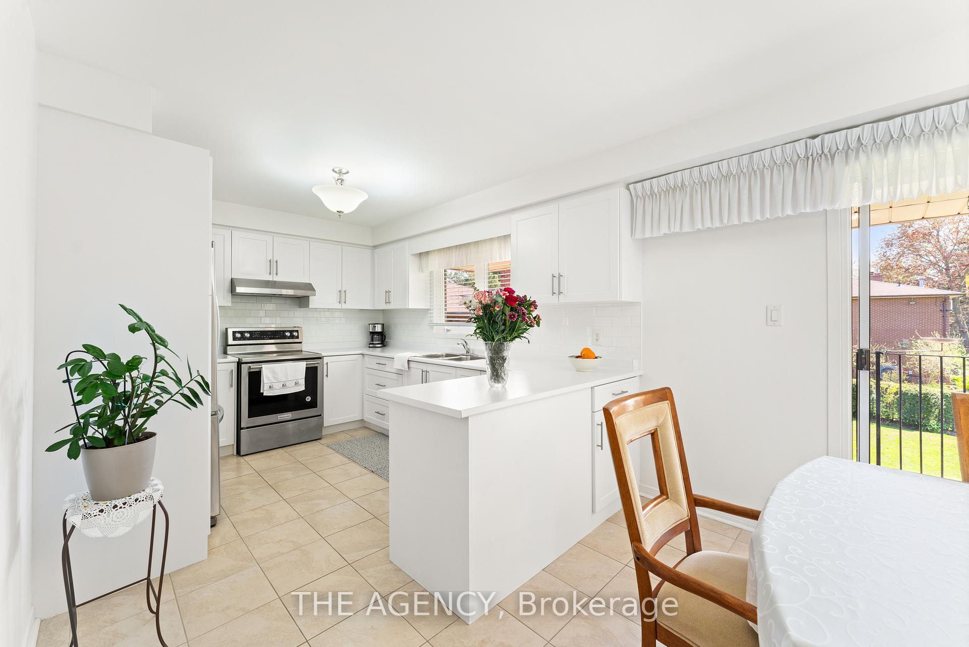 Photo 7 of 46 Jeanne Drive, Vaughan, East Woodbridge — HOMEH