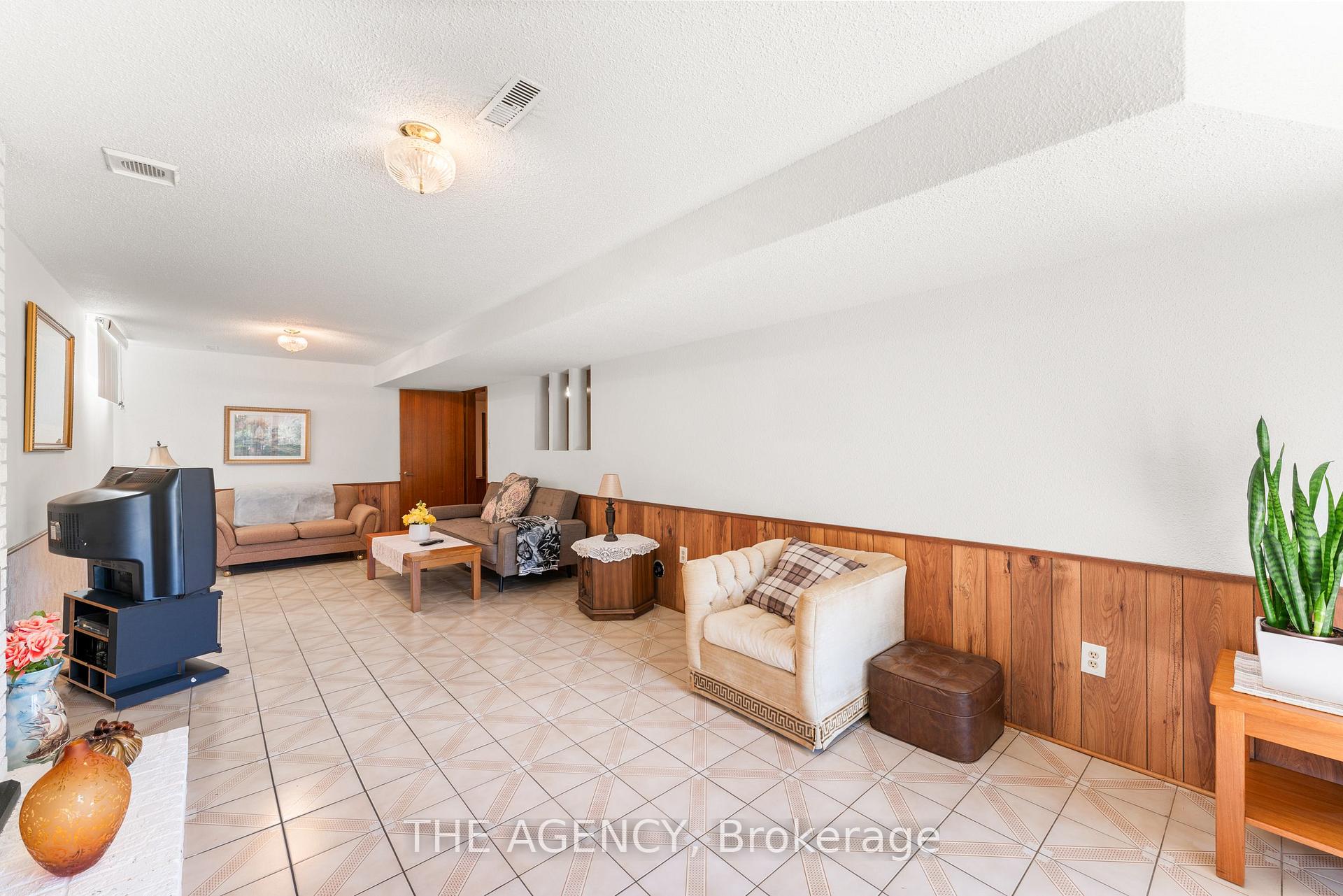 Photo 35 of 46 Jeanne Drive, Vaughan, East Woodbridge — HOMEH