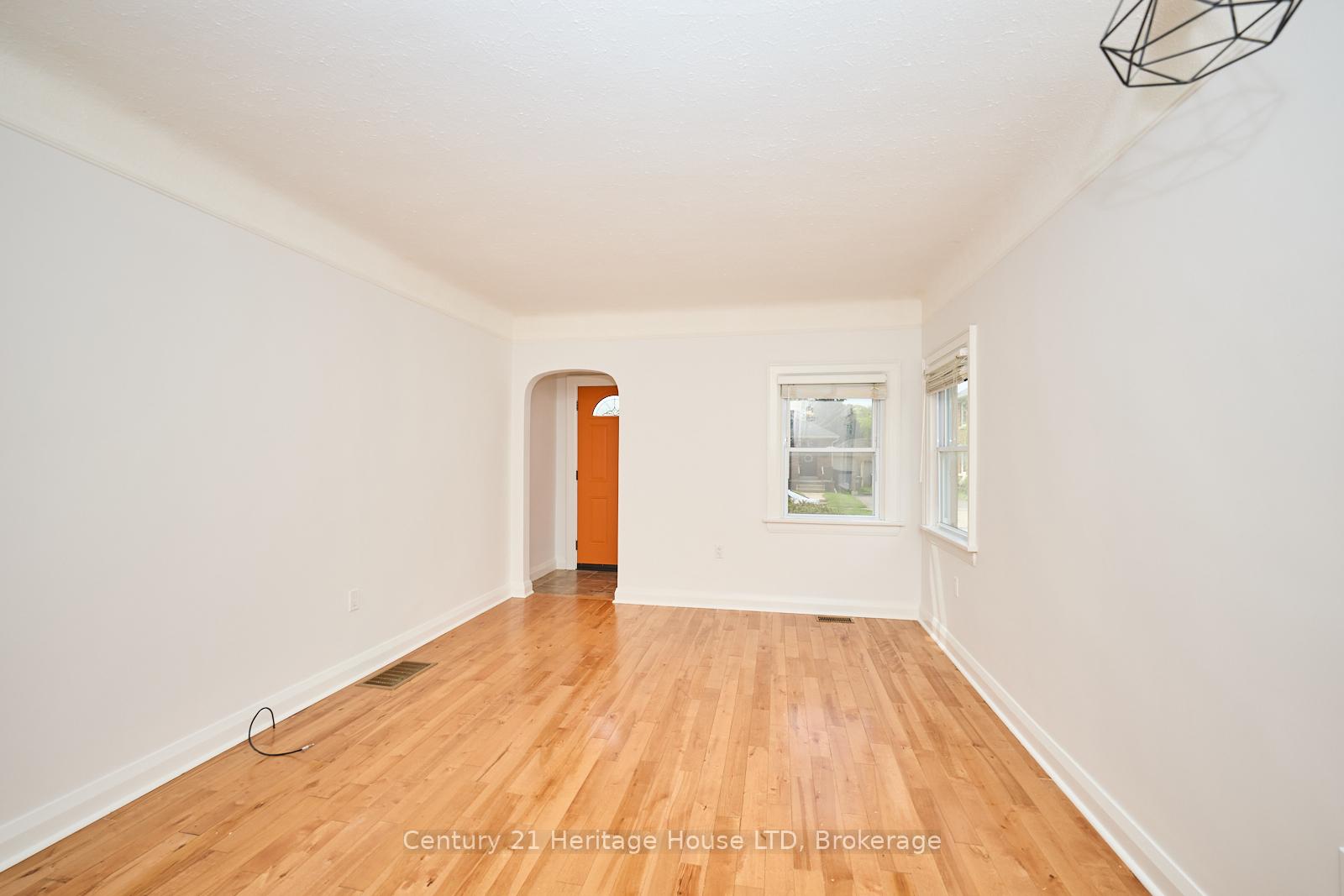 Photo 14 of 21 Spruce Street, St. Catharines, Downtown — HOMEH