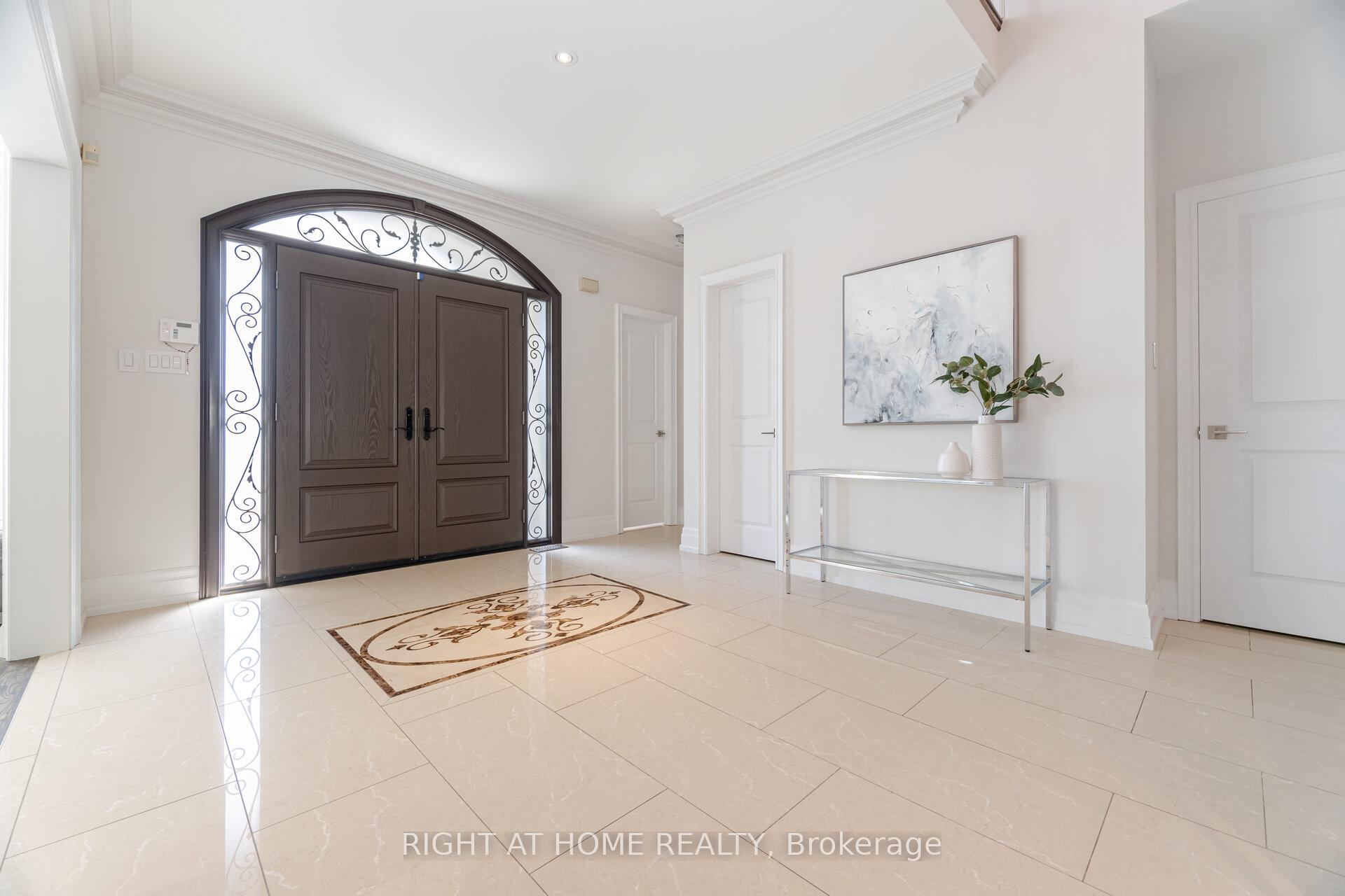 Photo 9 of 110 Green Manor Crescent, Vaughan, East Woodbridge — HOMEH