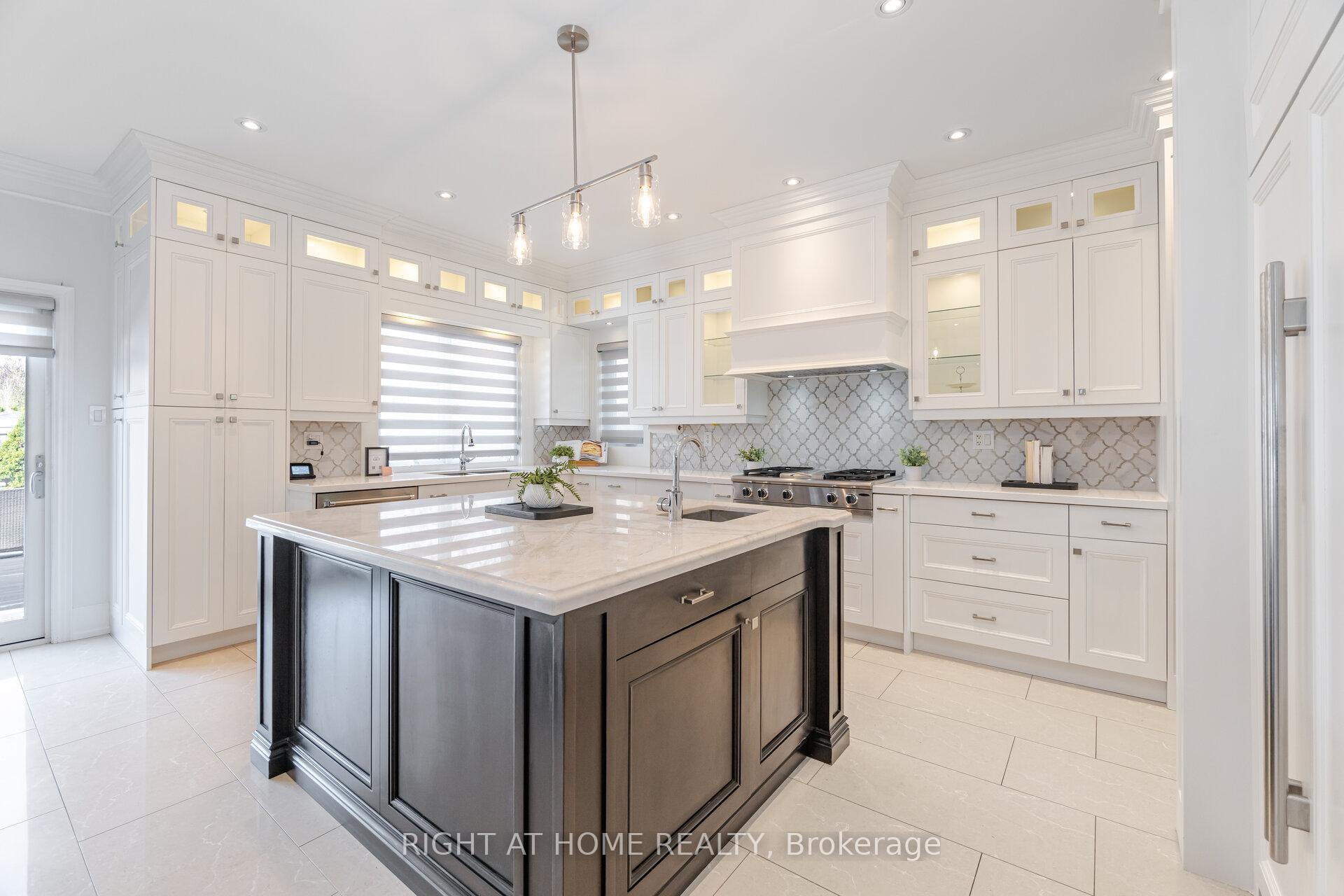 Photo 17 of 110 Green Manor Crescent, Vaughan, East Woodbridge — HOMEH
