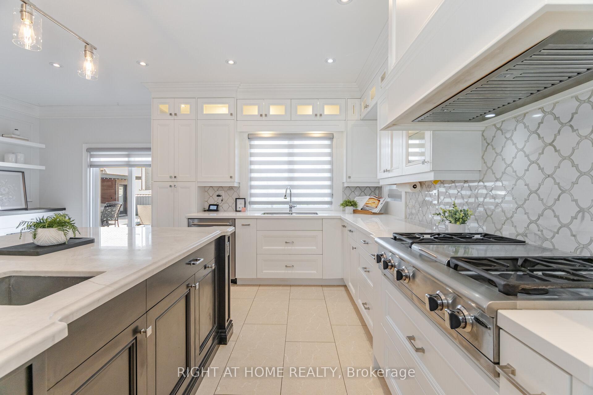 Photo 20 of 110 Green Manor Crescent, Vaughan, East Woodbridge — HOMEH