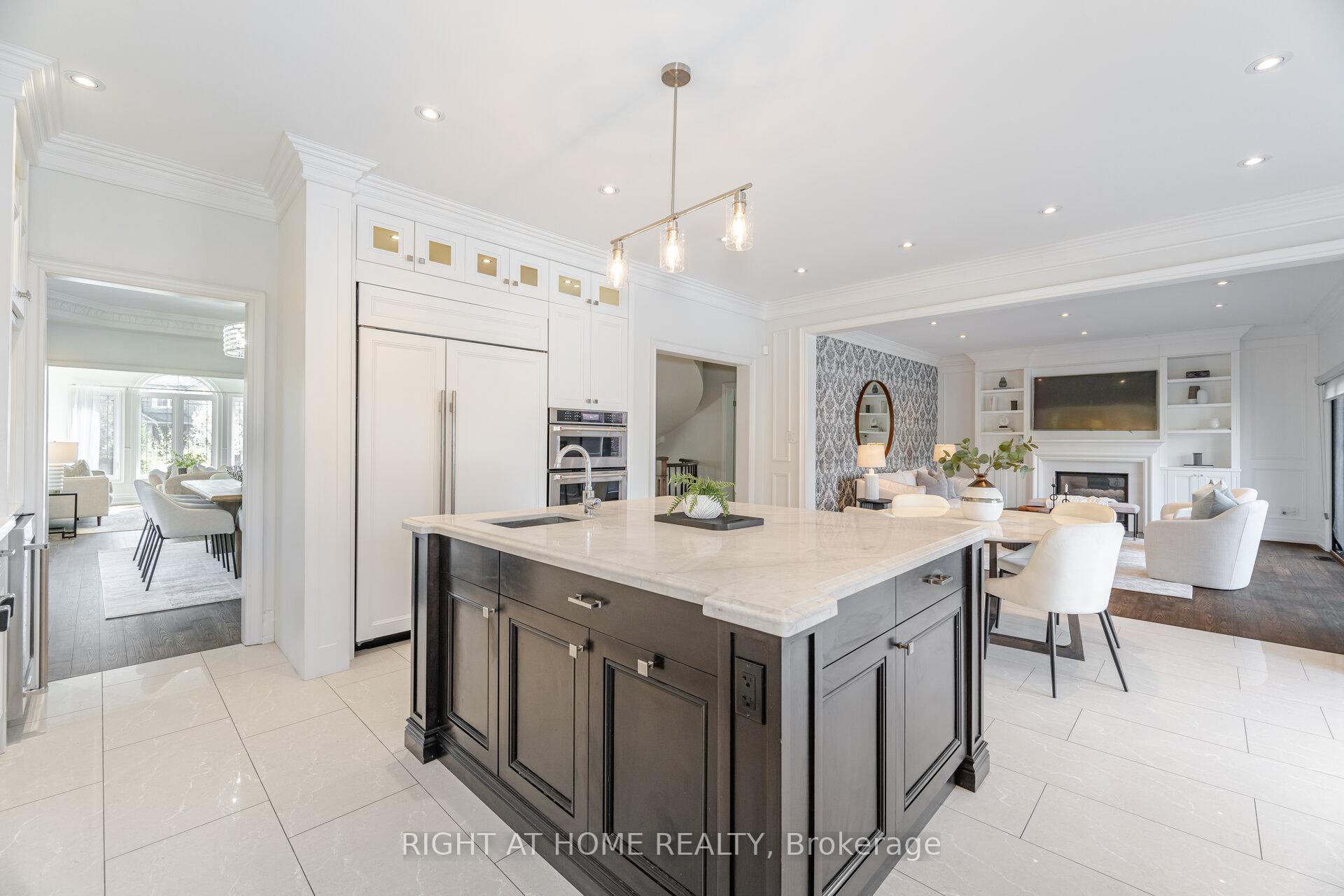 Photo 11 of 110 Green Manor Crescent, Vaughan, East Woodbridge — HOMEH