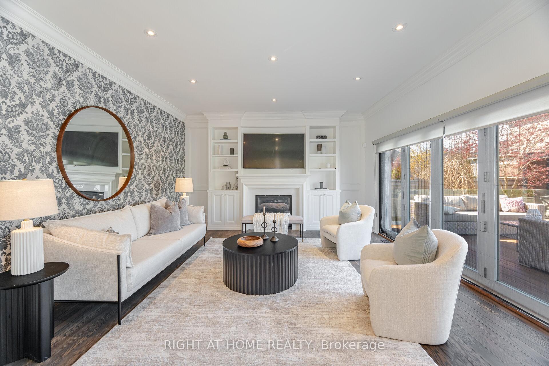 Photo 5 of 110 Green Manor Crescent, Vaughan, East Woodbridge — HOMEH