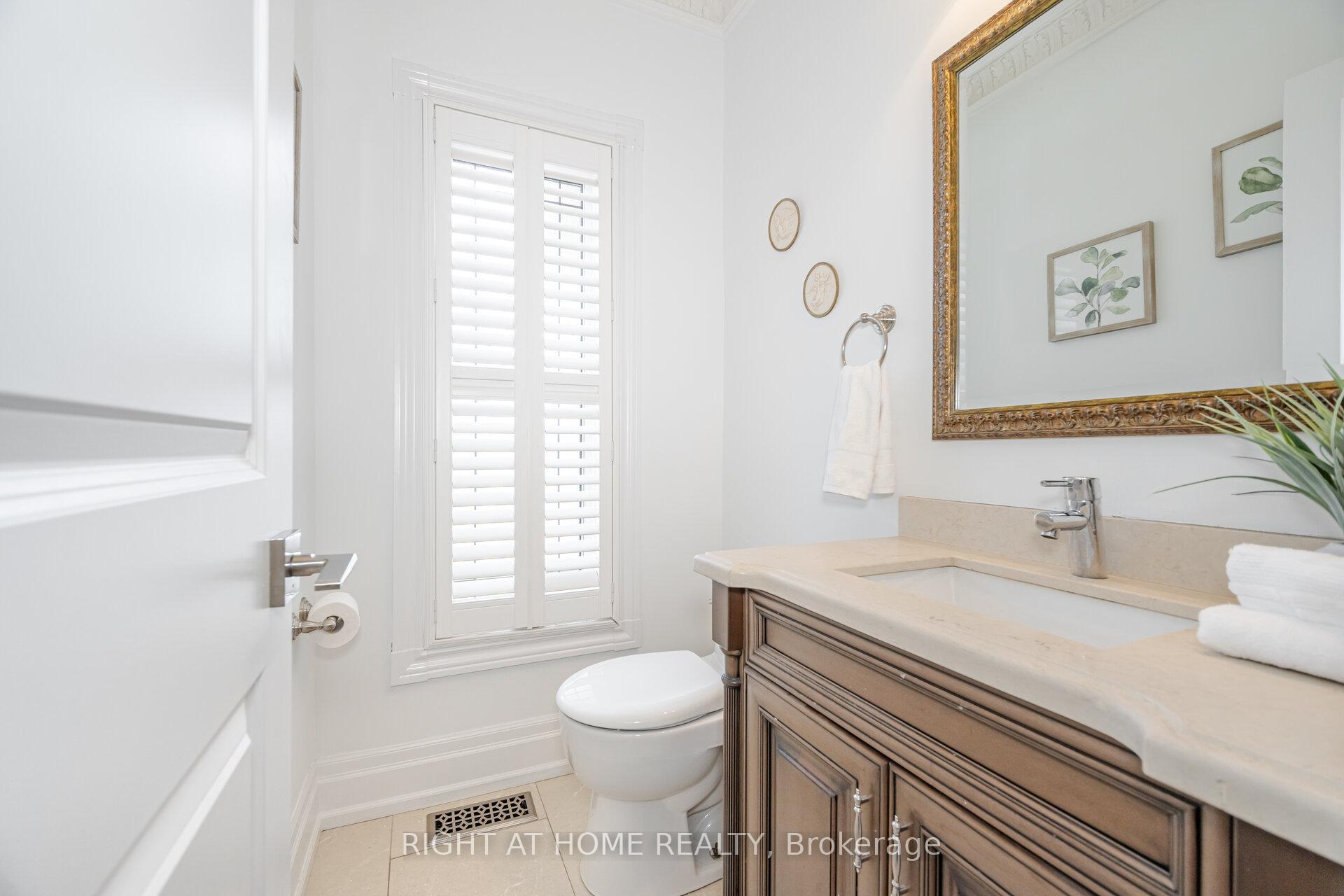Photo 25 of 110 Green Manor Crescent, Vaughan, East Woodbridge — HOMEH