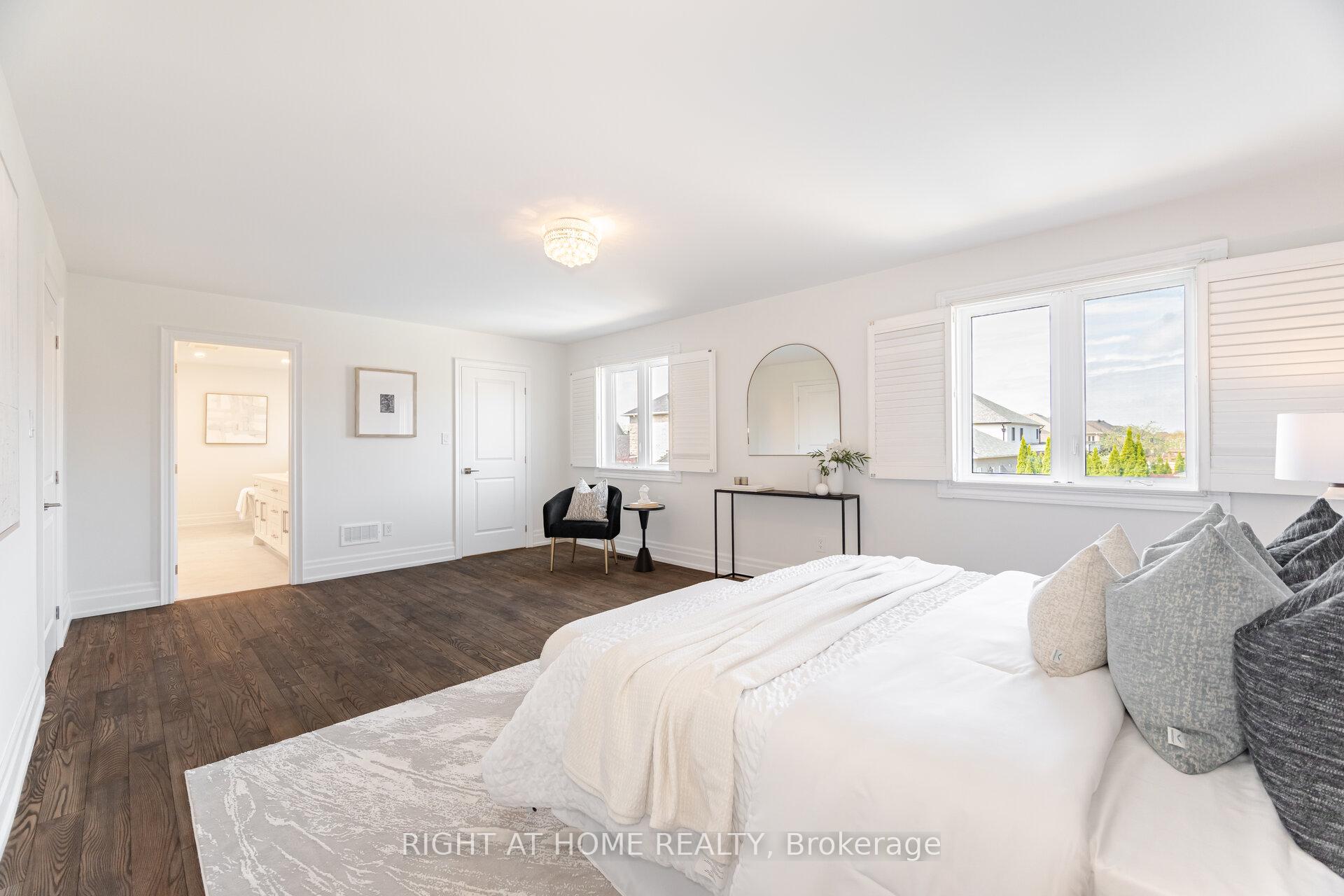 Photo 16 of 110 Green Manor Crescent, Vaughan, East Woodbridge — HOMEH