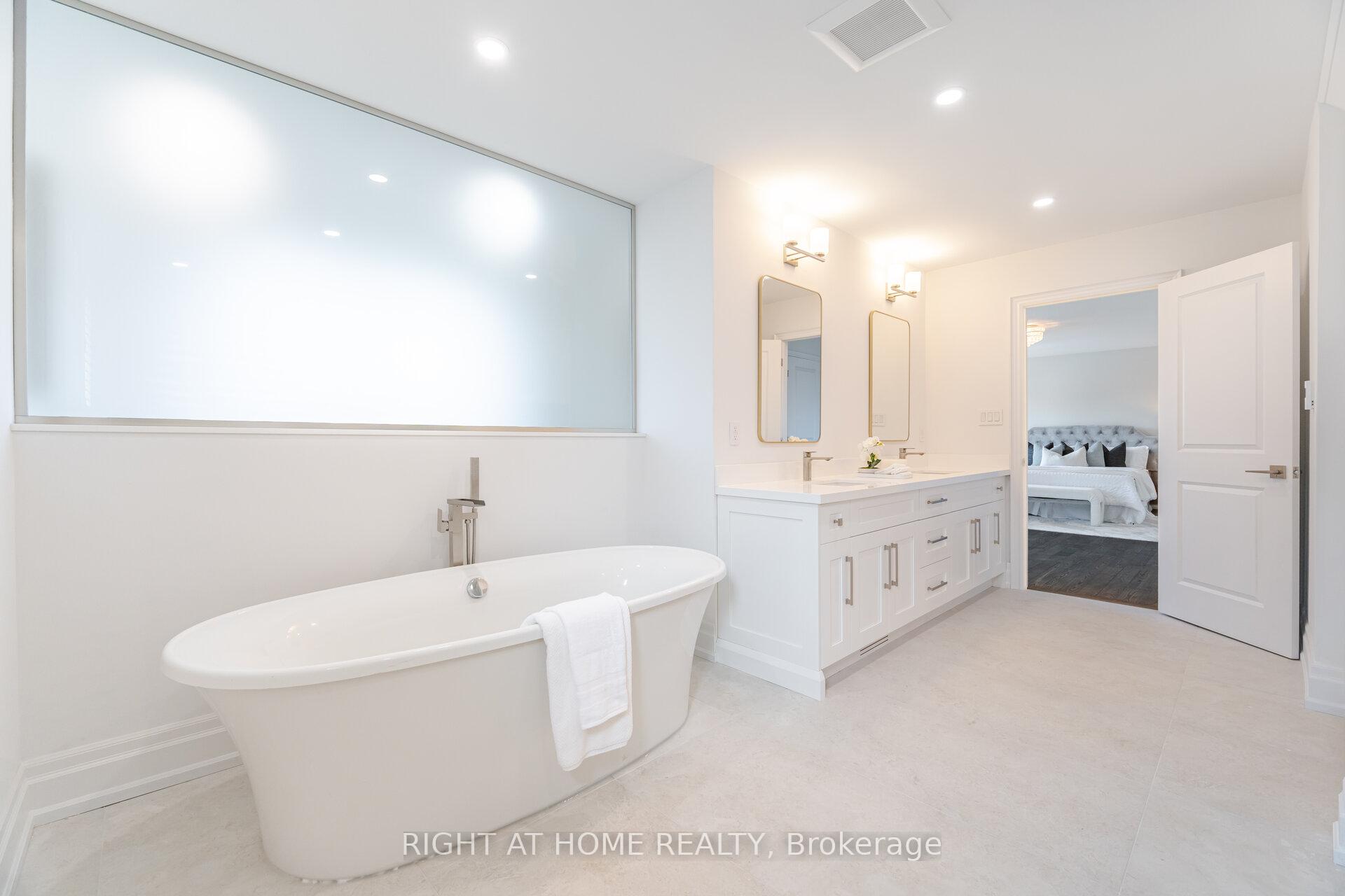 Photo 19 of 110 Green Manor Crescent, Vaughan, East Woodbridge — HOMEH