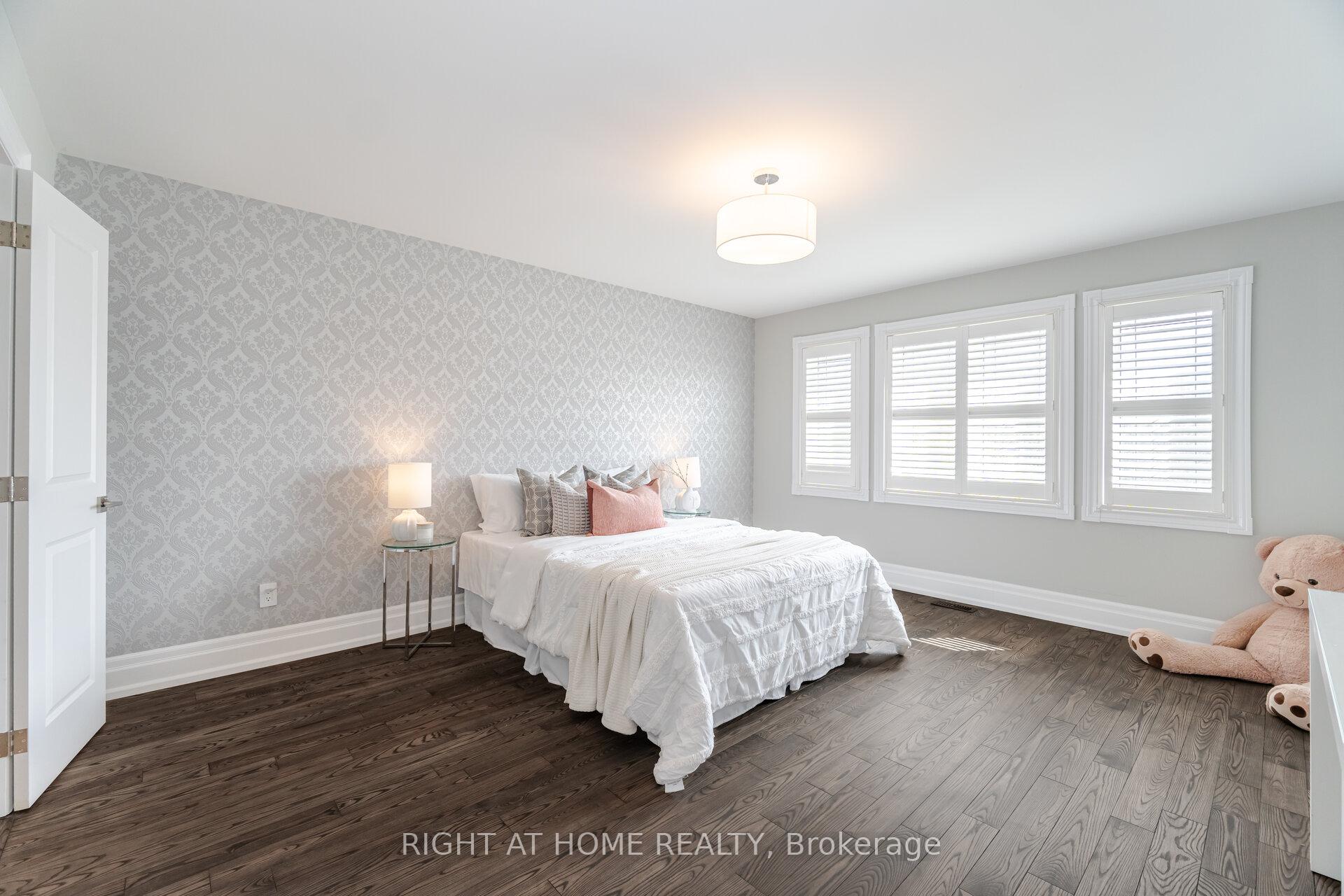 Photo 24 of 110 Green Manor Crescent, Vaughan, East Woodbridge — HOMEH